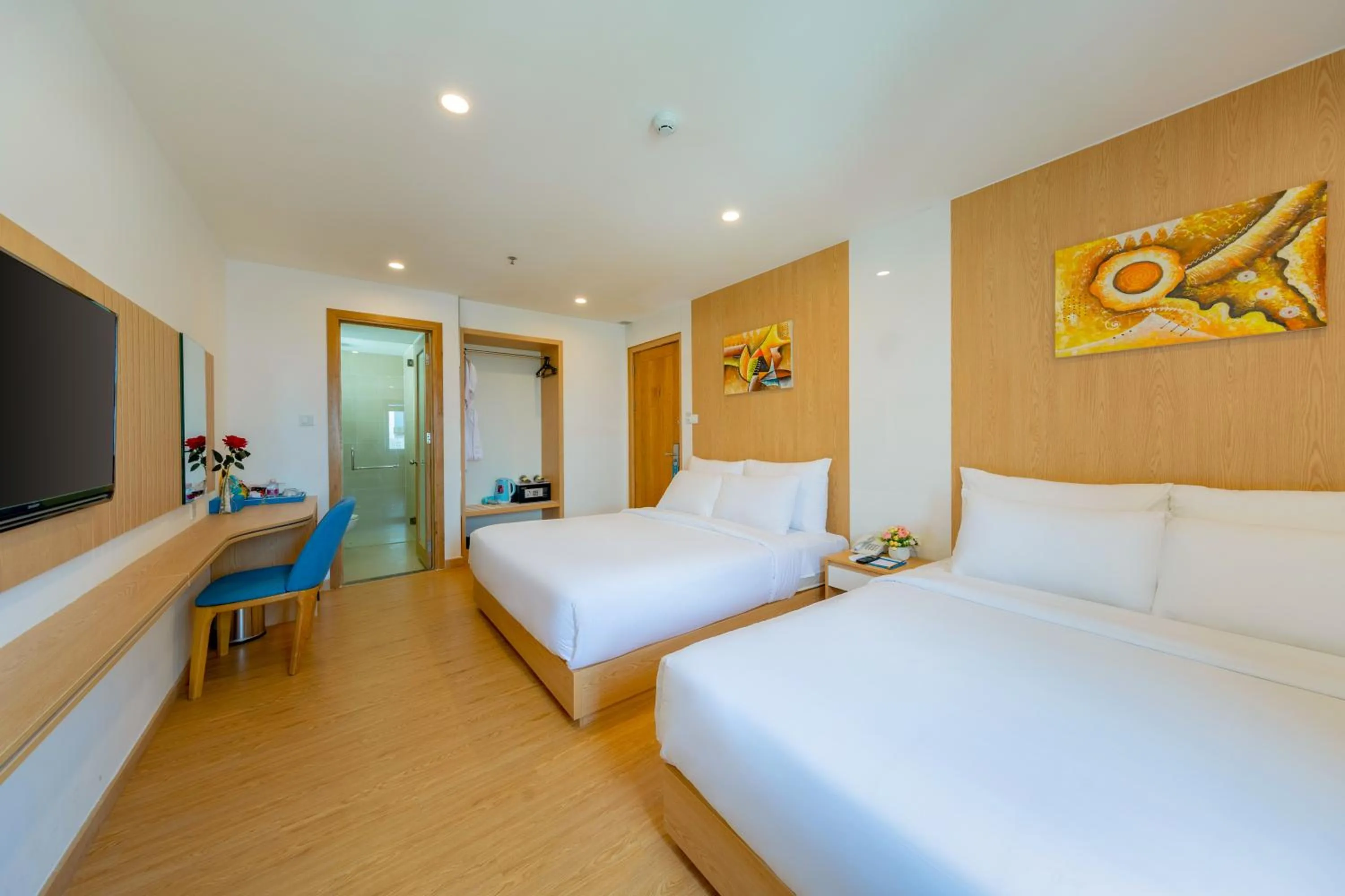 Communal lounge/ TV room, Bed in KOVA Diamond Hotel Da Nang