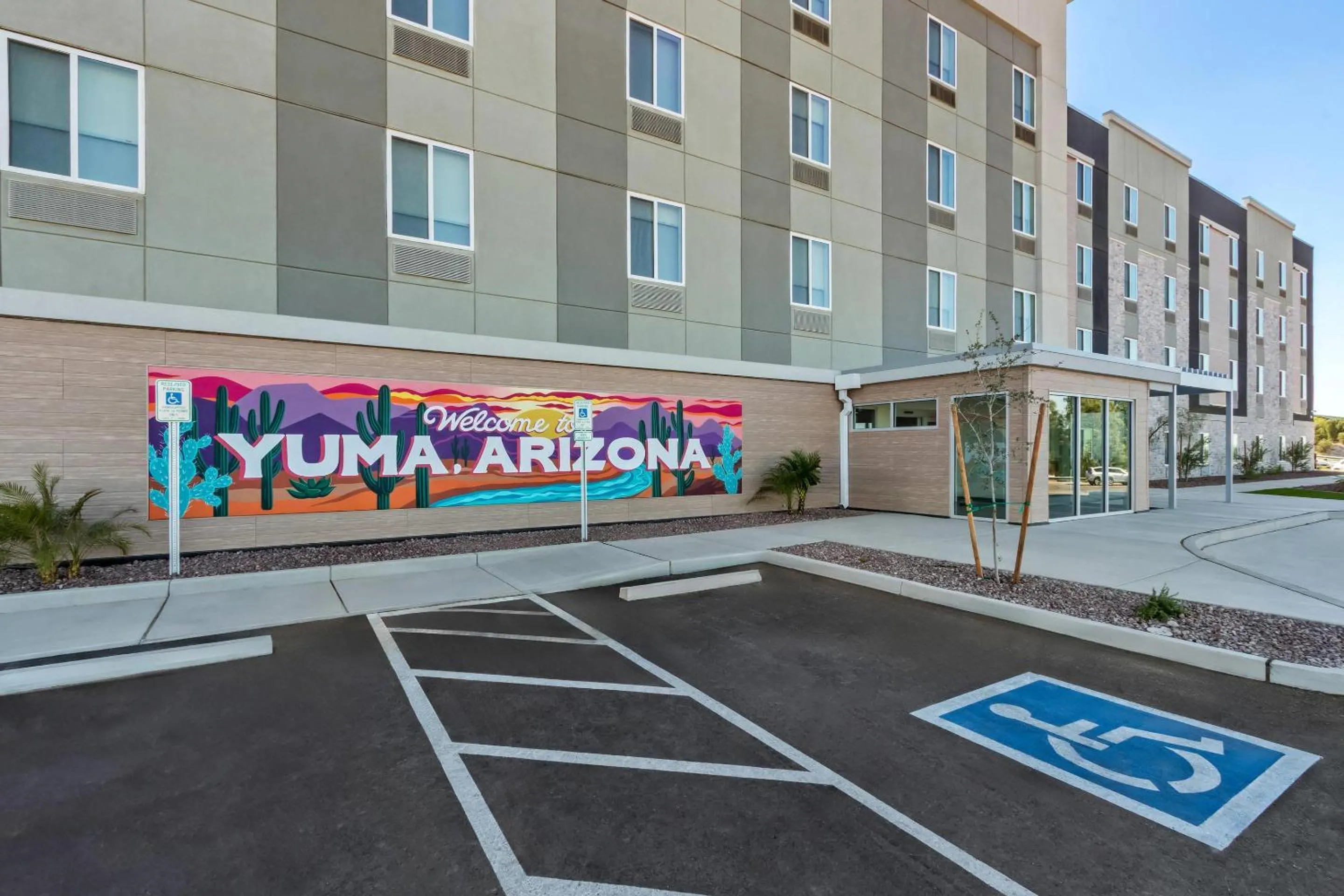 Property building in Everhome Suites Yuma East I-8