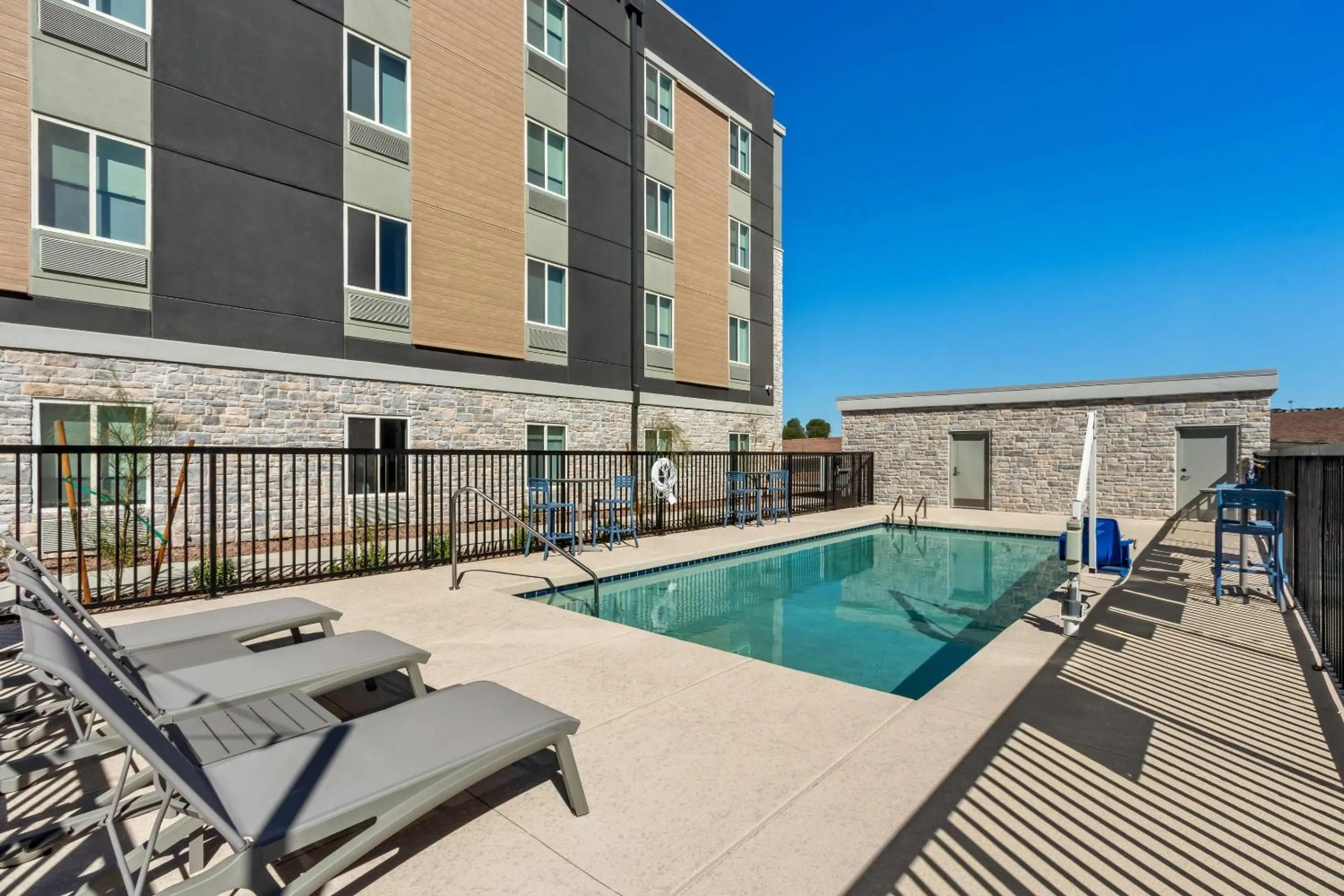 Swimming pool in Everhome Suites Yuma East I-8