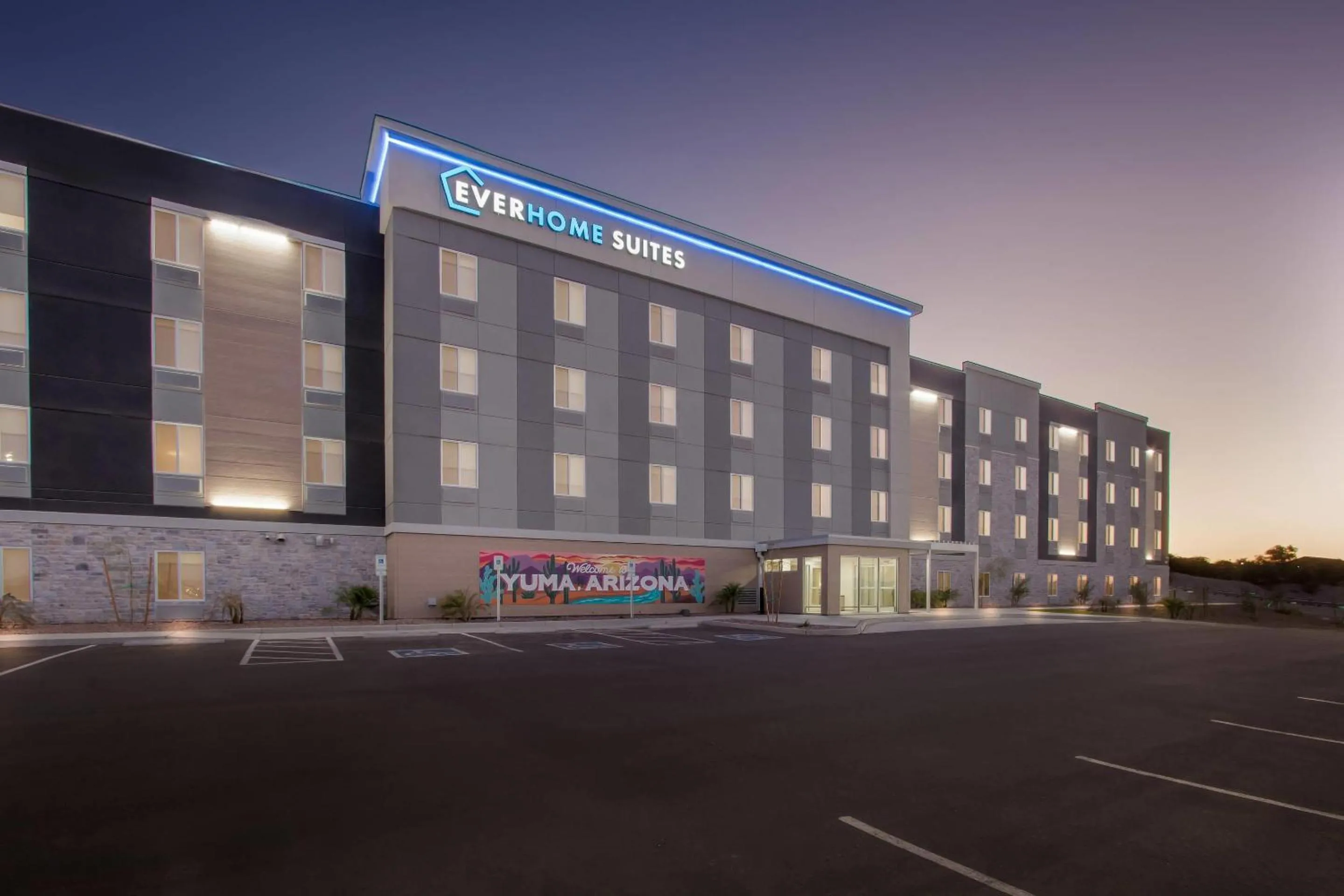 Property building in Everhome Suites Yuma East I-8