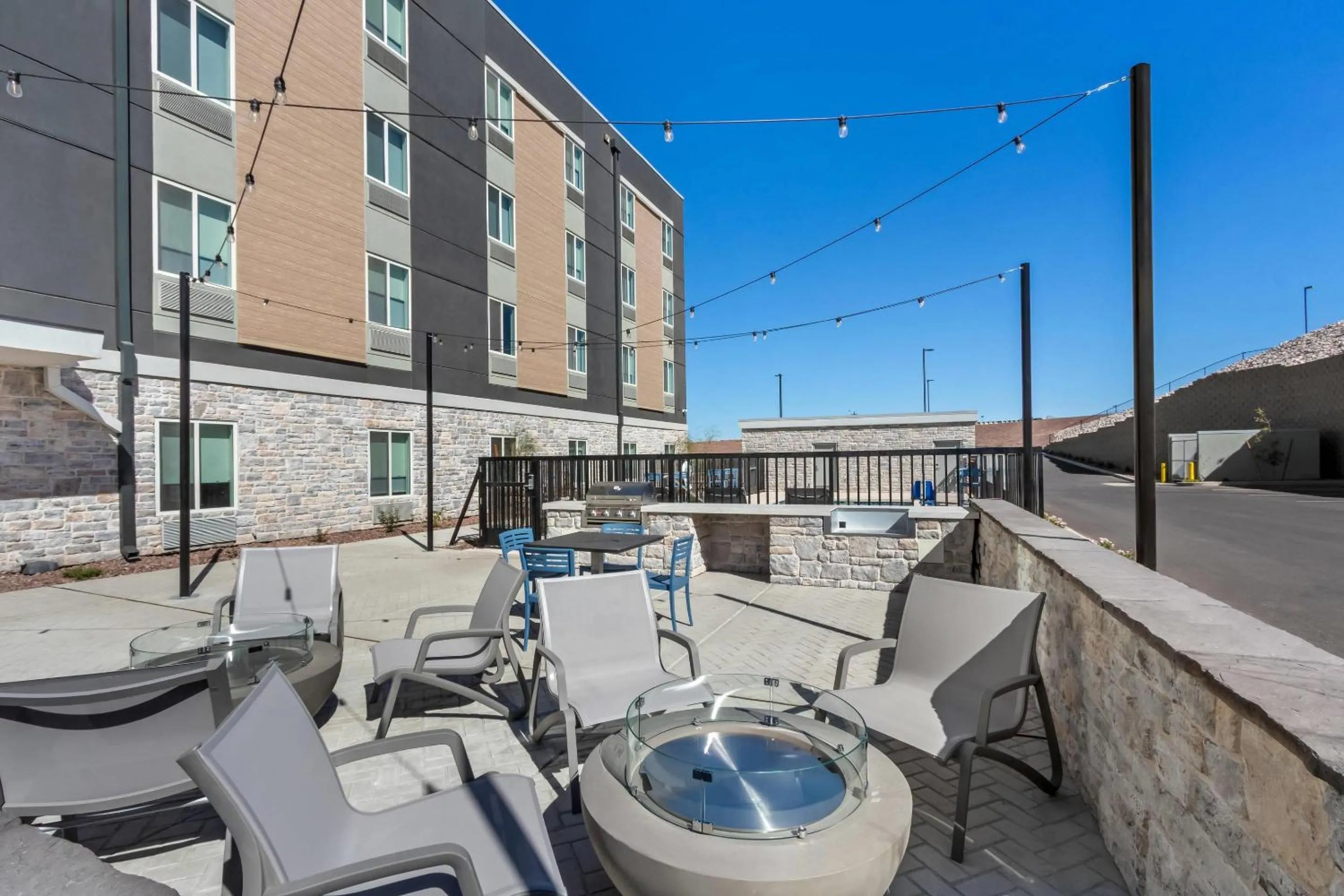 BBQ facilities in Everhome Suites Yuma East I-8