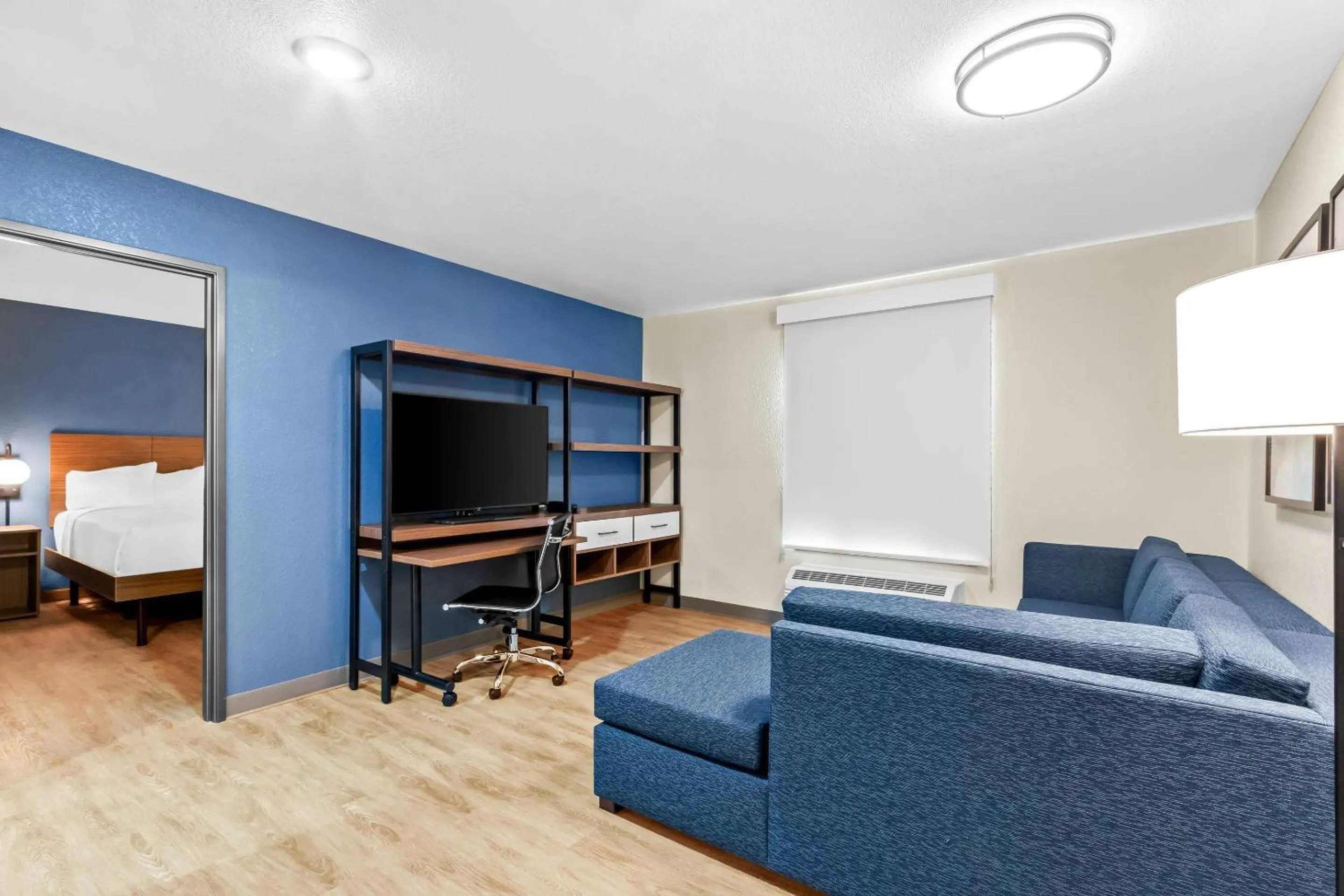 TV and multimedia, Bed in Everhome Suites Yuma East I-8