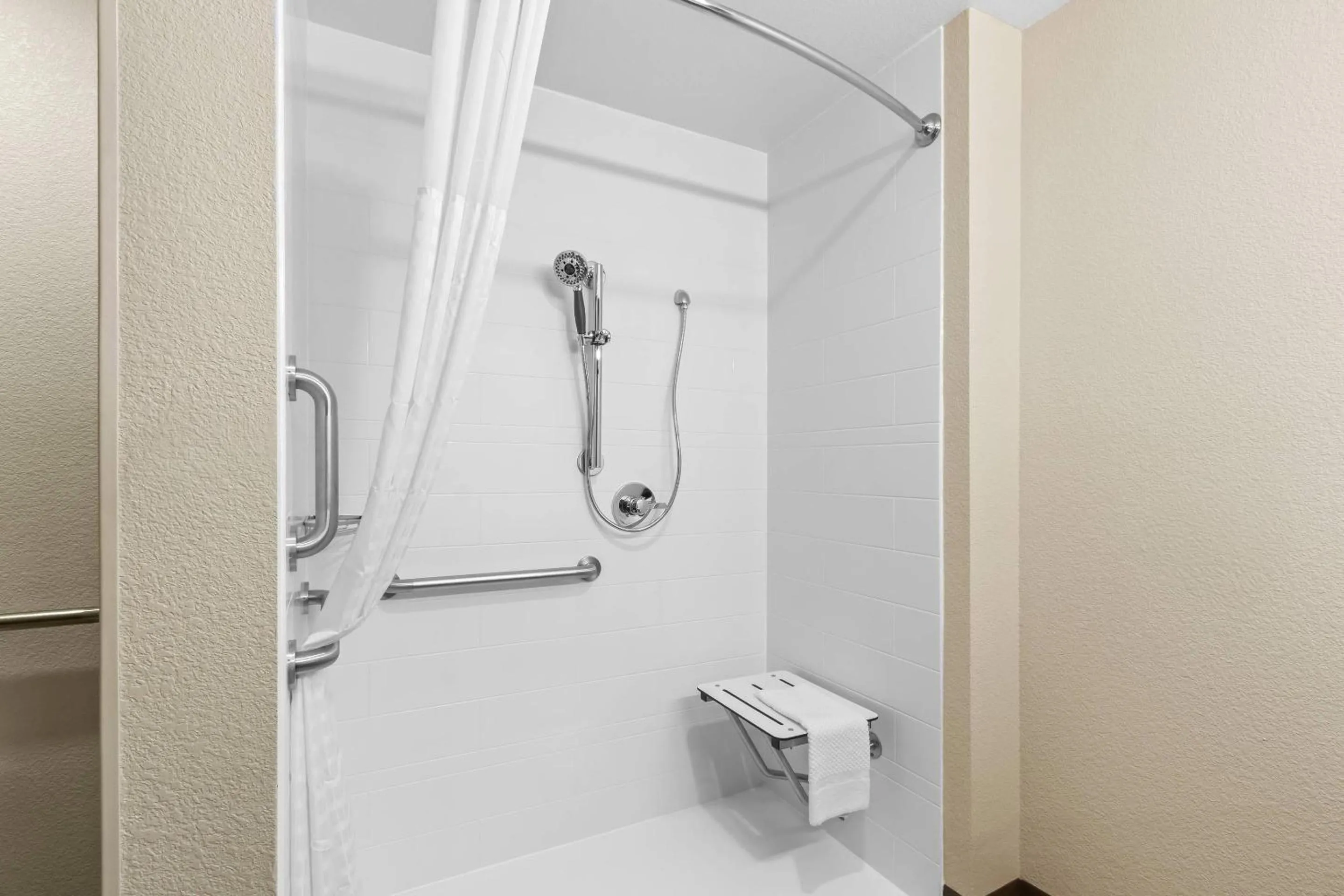 Shower in Everhome Suites Yuma East I-8