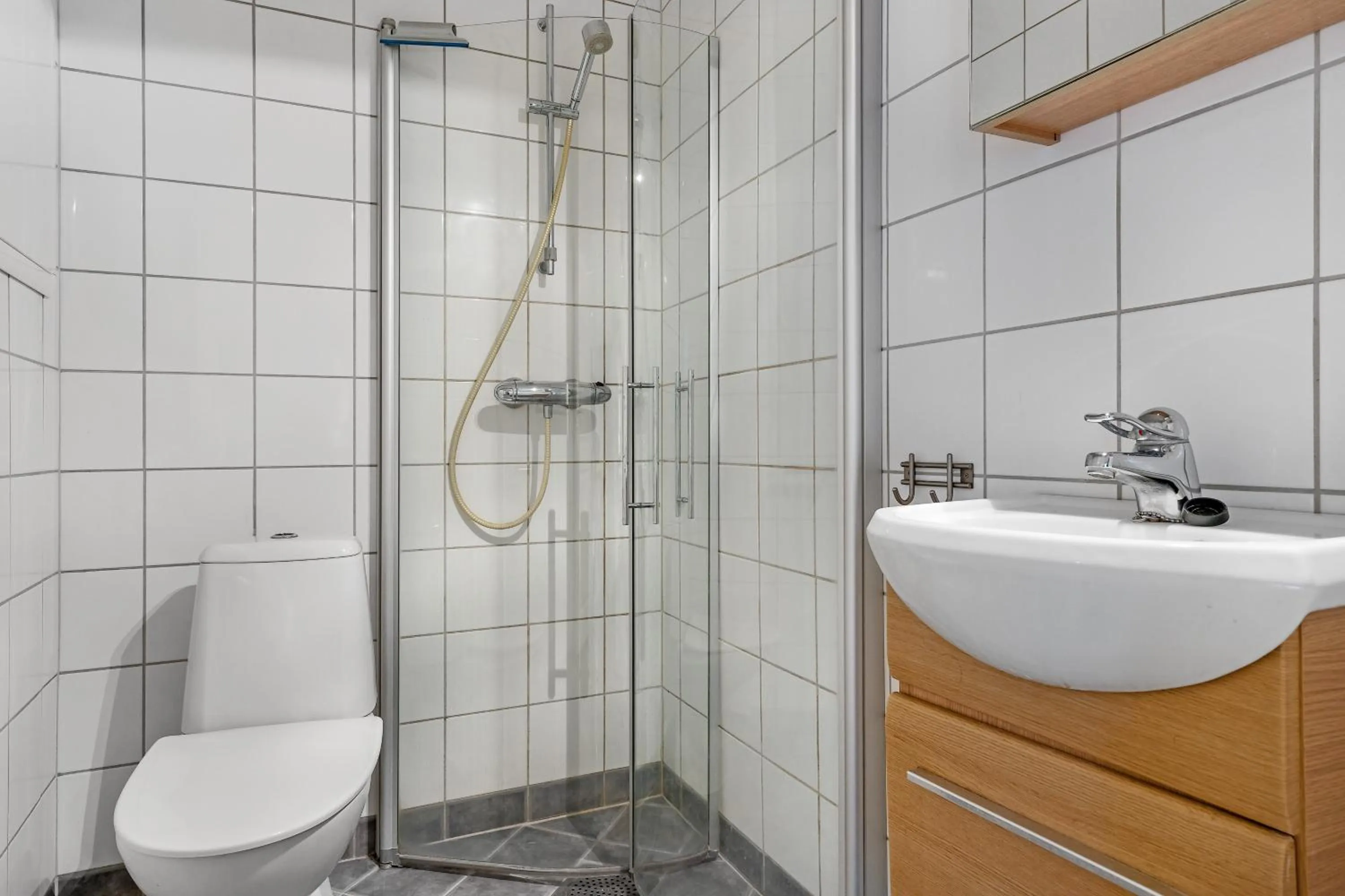 Shower in Master Apartment Hotel