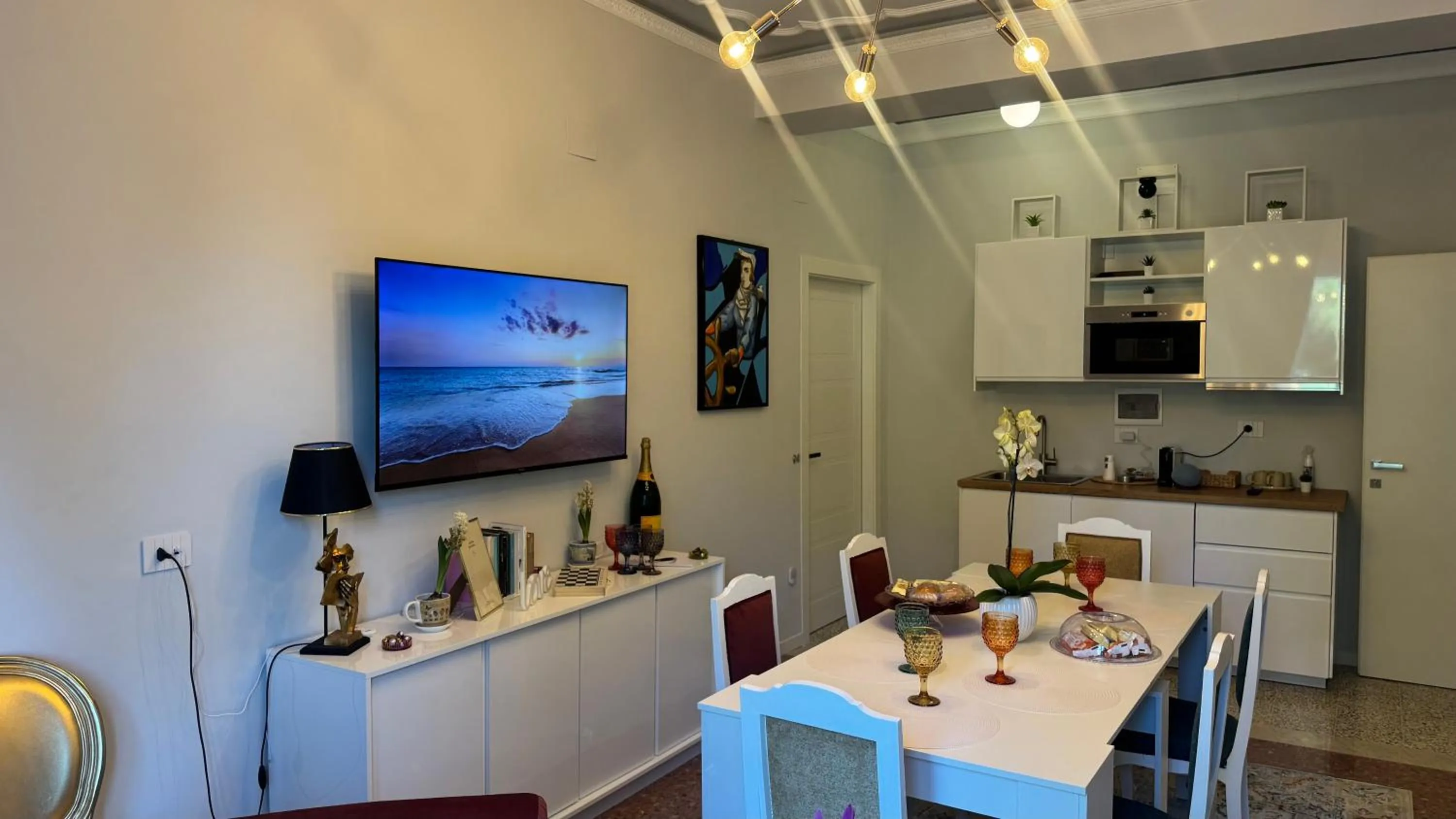 TV and multimedia in AC GOLD B&B Boutique Rooms & Suite
