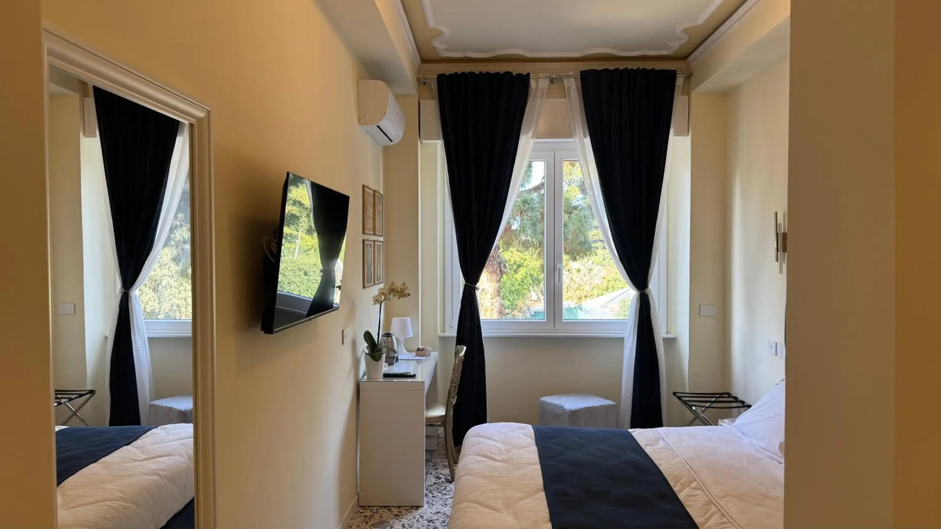 Deluxe Double or Twin Room with City View in AC GOLD B&B Boutique Rooms & Suite Deluxe Double or Twin Room with City View in AC GOLD B&B Boutique Rooms & Suite