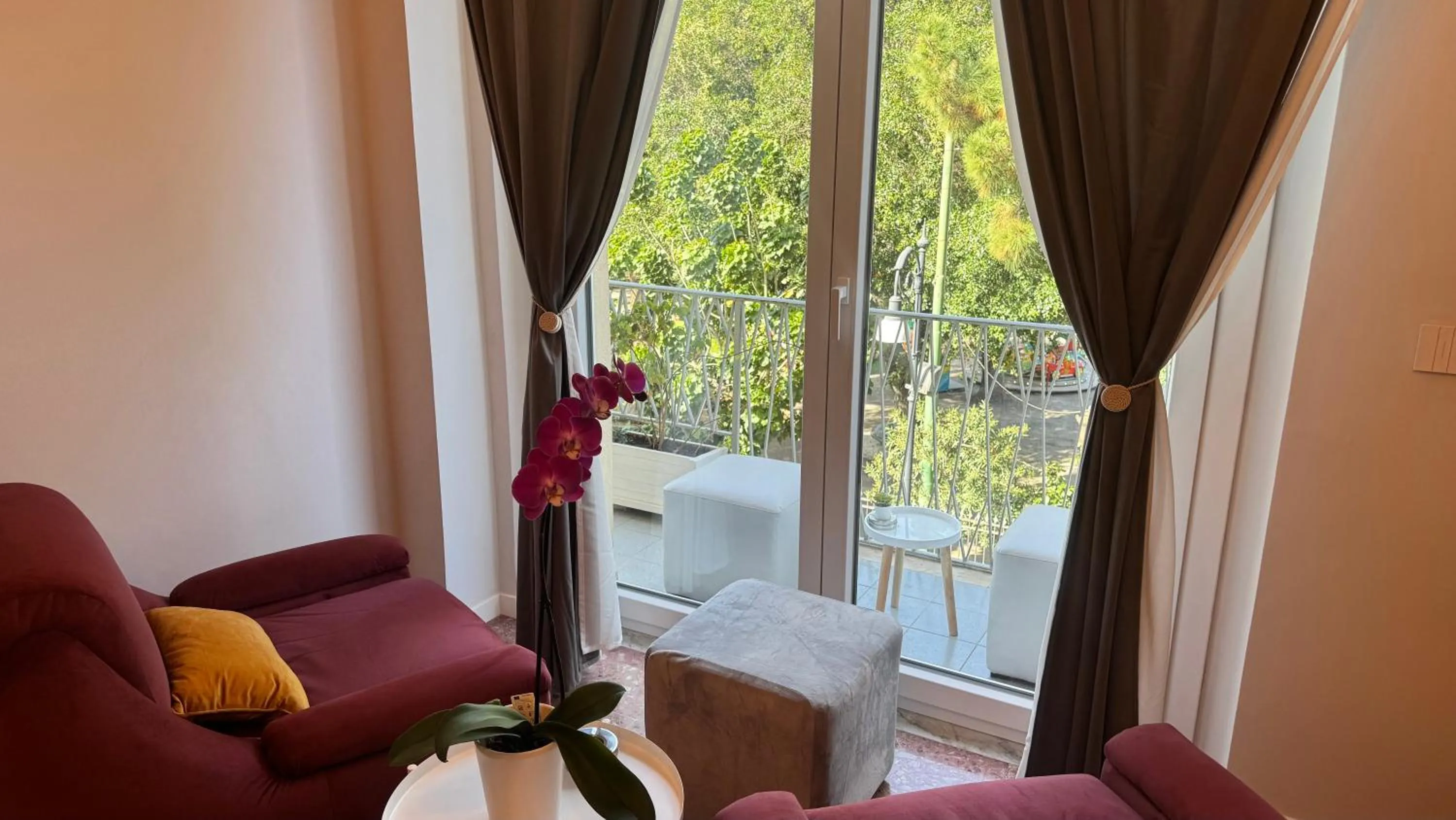 Garden in AC GOLD B&B Boutique Rooms & Suite