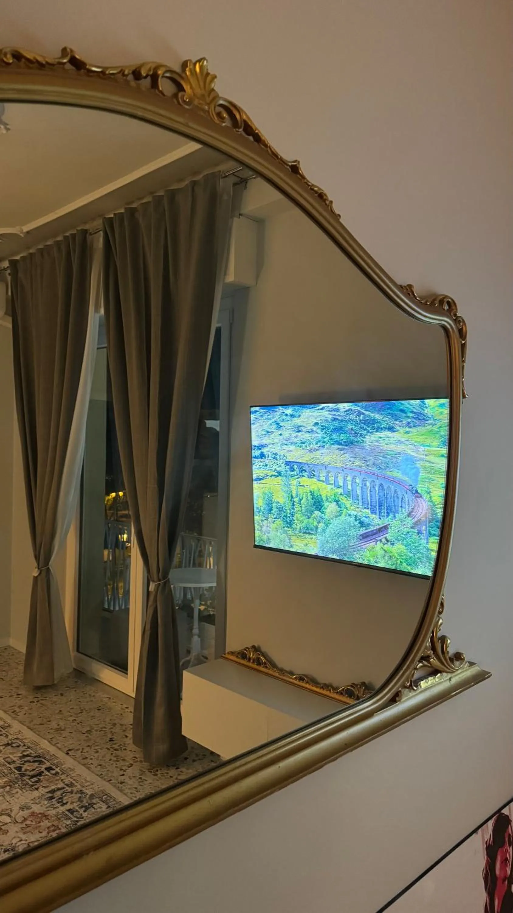 TV and multimedia in AC GOLD B&B Boutique Rooms & Suite