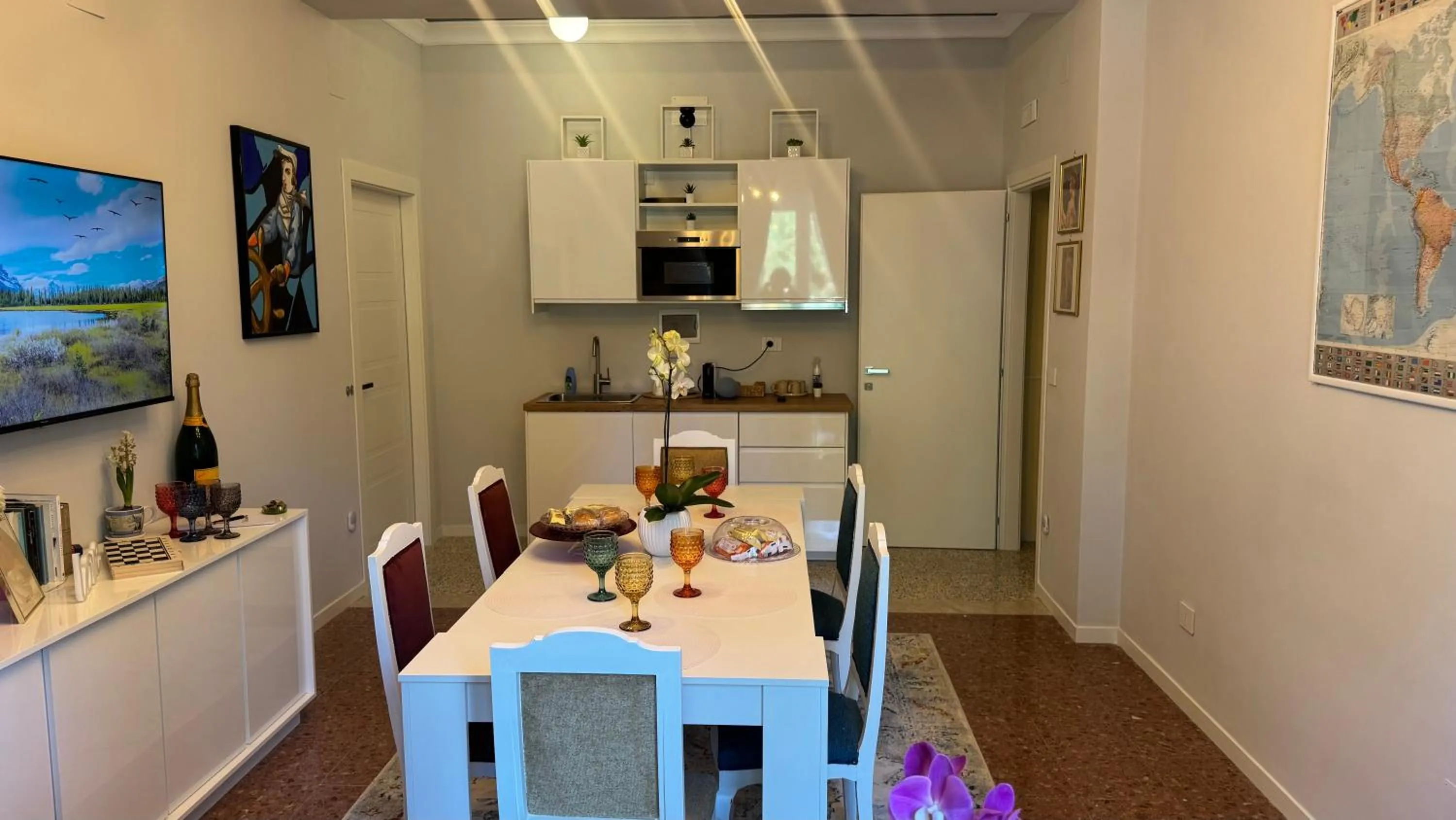 TV and multimedia in AC GOLD B&B Boutique Rooms & Suite