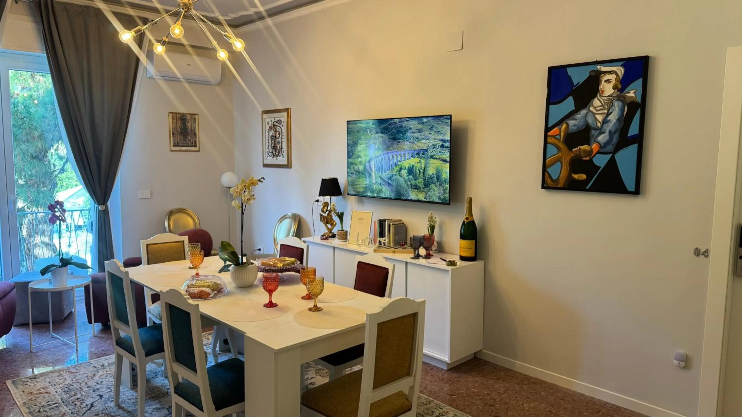 TV and multimedia in AC GOLD B&B Boutique Rooms & Suite