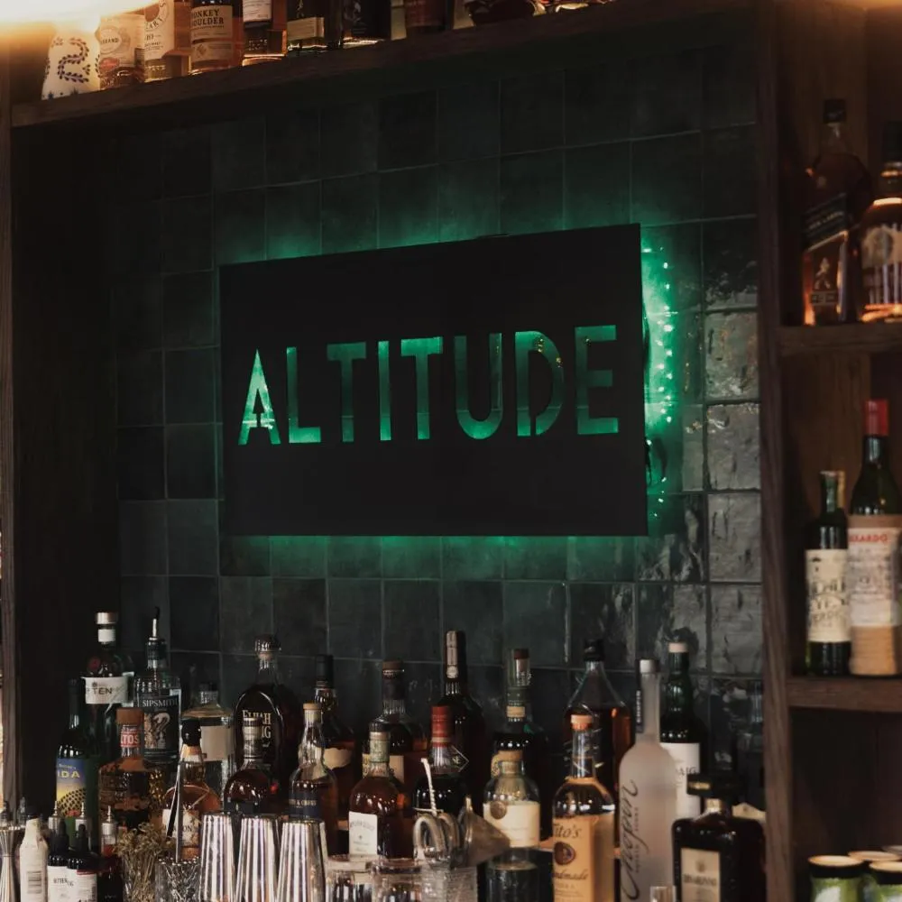 Lounge or bar in Zenith Basecamp