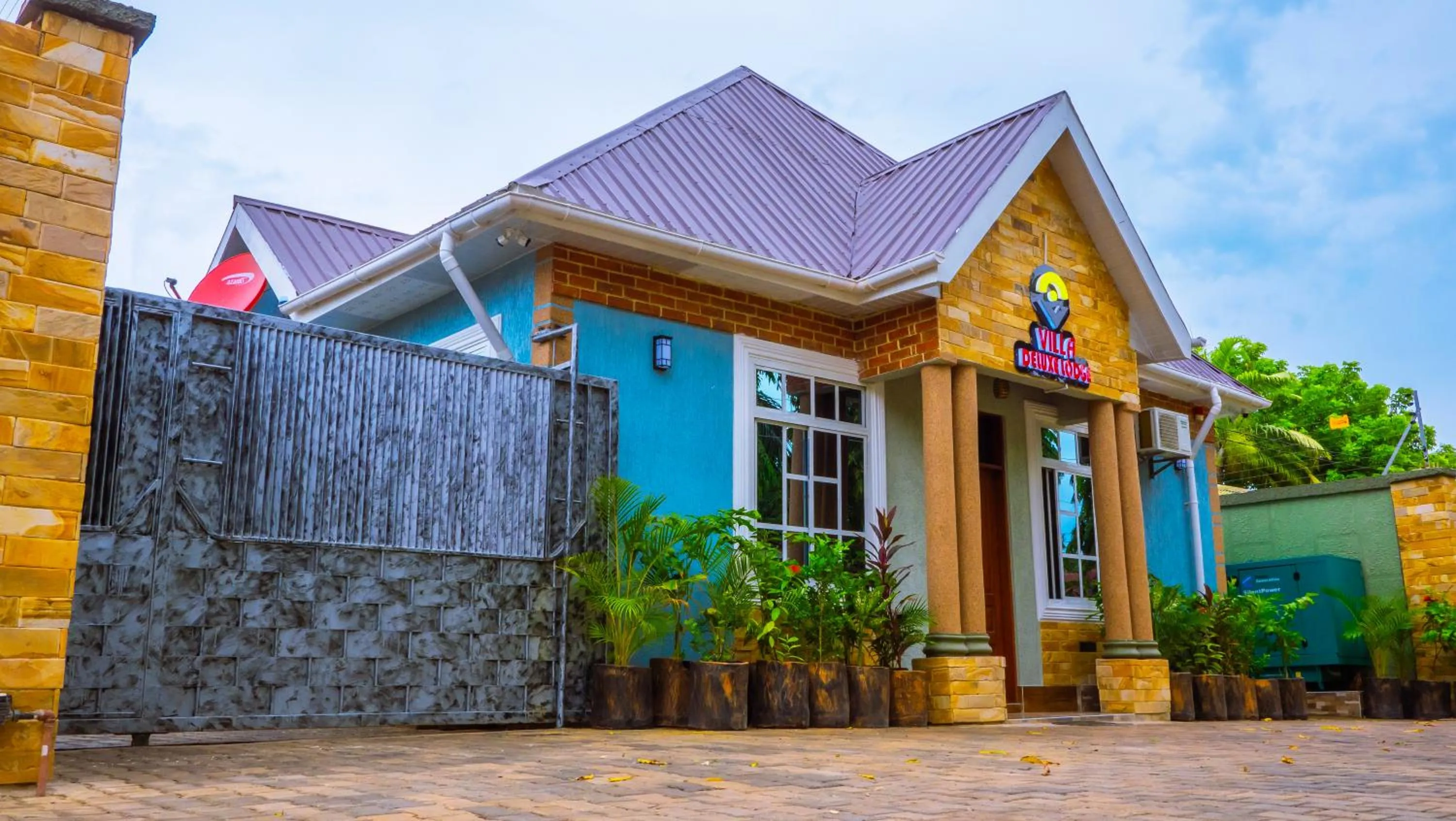 Property building in Villa Deluxe Lodge