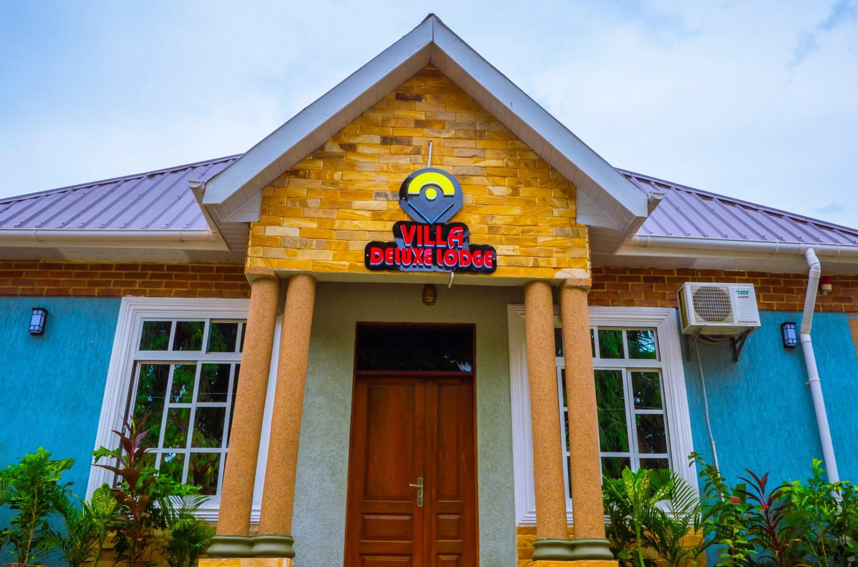 Property building in Villa Deluxe Lodge