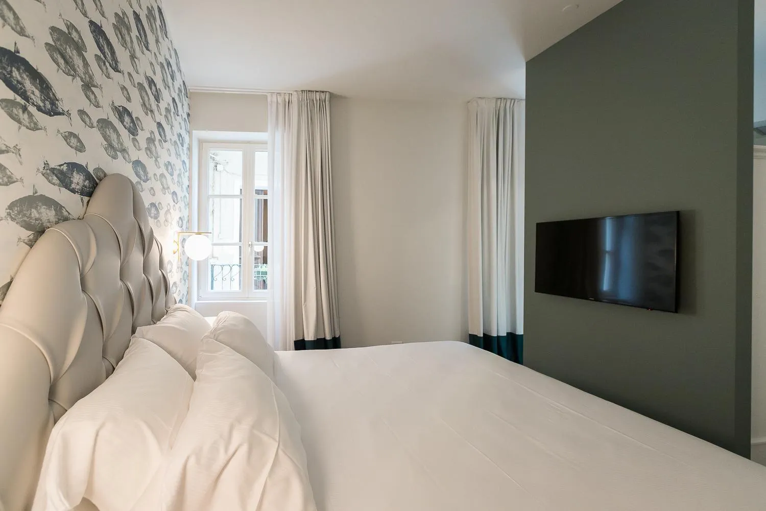 Photo of the whole room, Bed in Belvedere