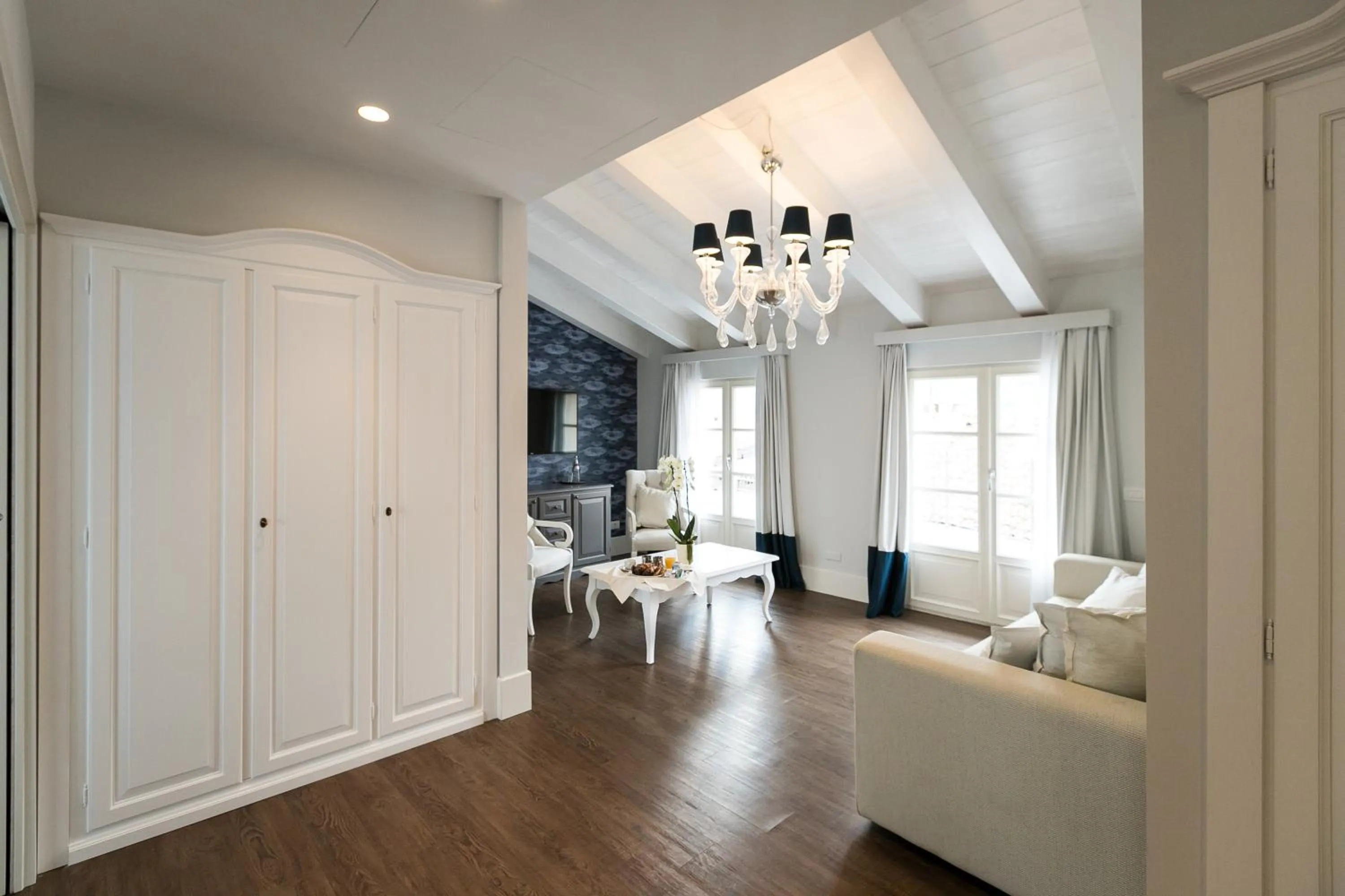 Photo of the whole room in Belvedere