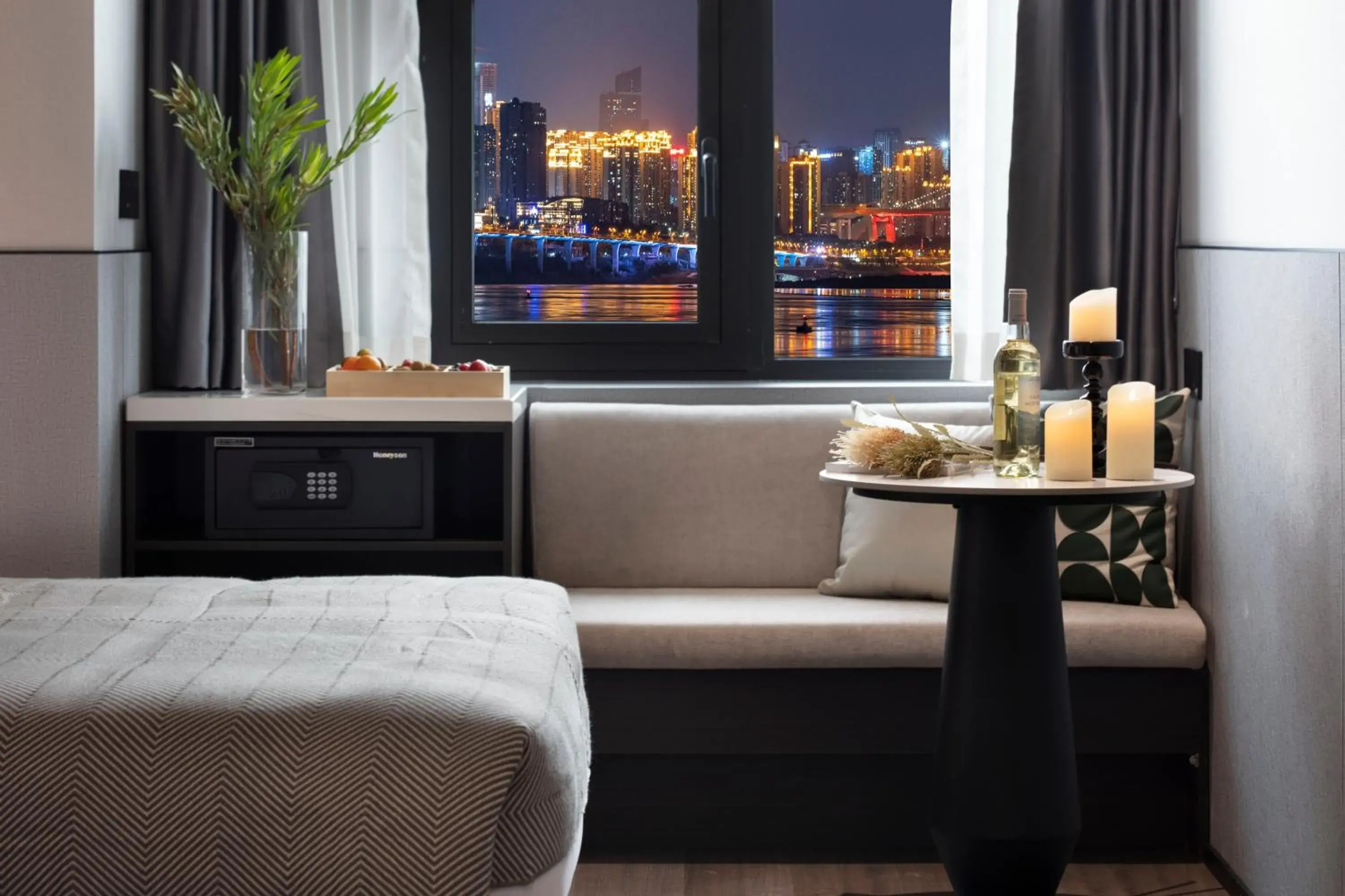 River View Family Room in Mcsrh Hotel-ChongQing Jiefangbei Shibati River View Family Room in Mcsrh Hotel-ChongQing Jiefangbei Shibati