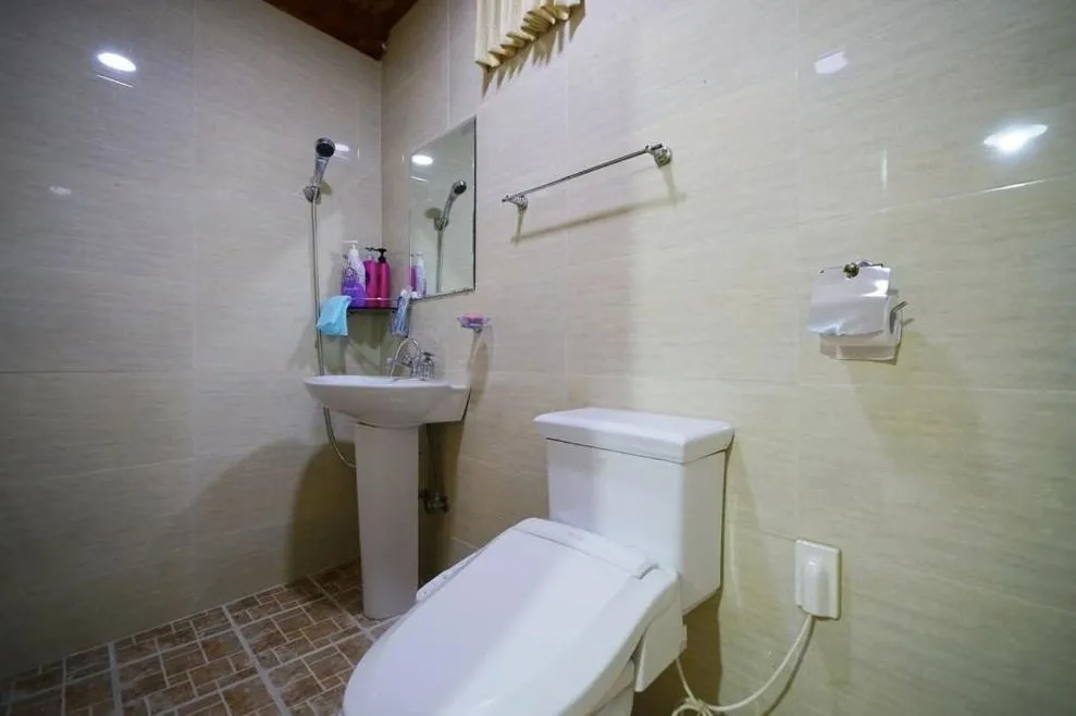 Toilet in Millennial Morning Hanok Jeonju
