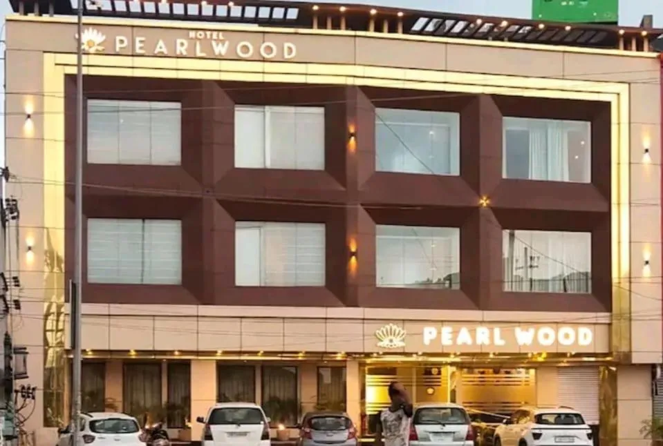 hotel pearl wood