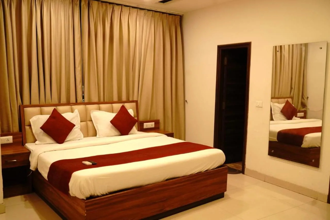 hotel pearl wood