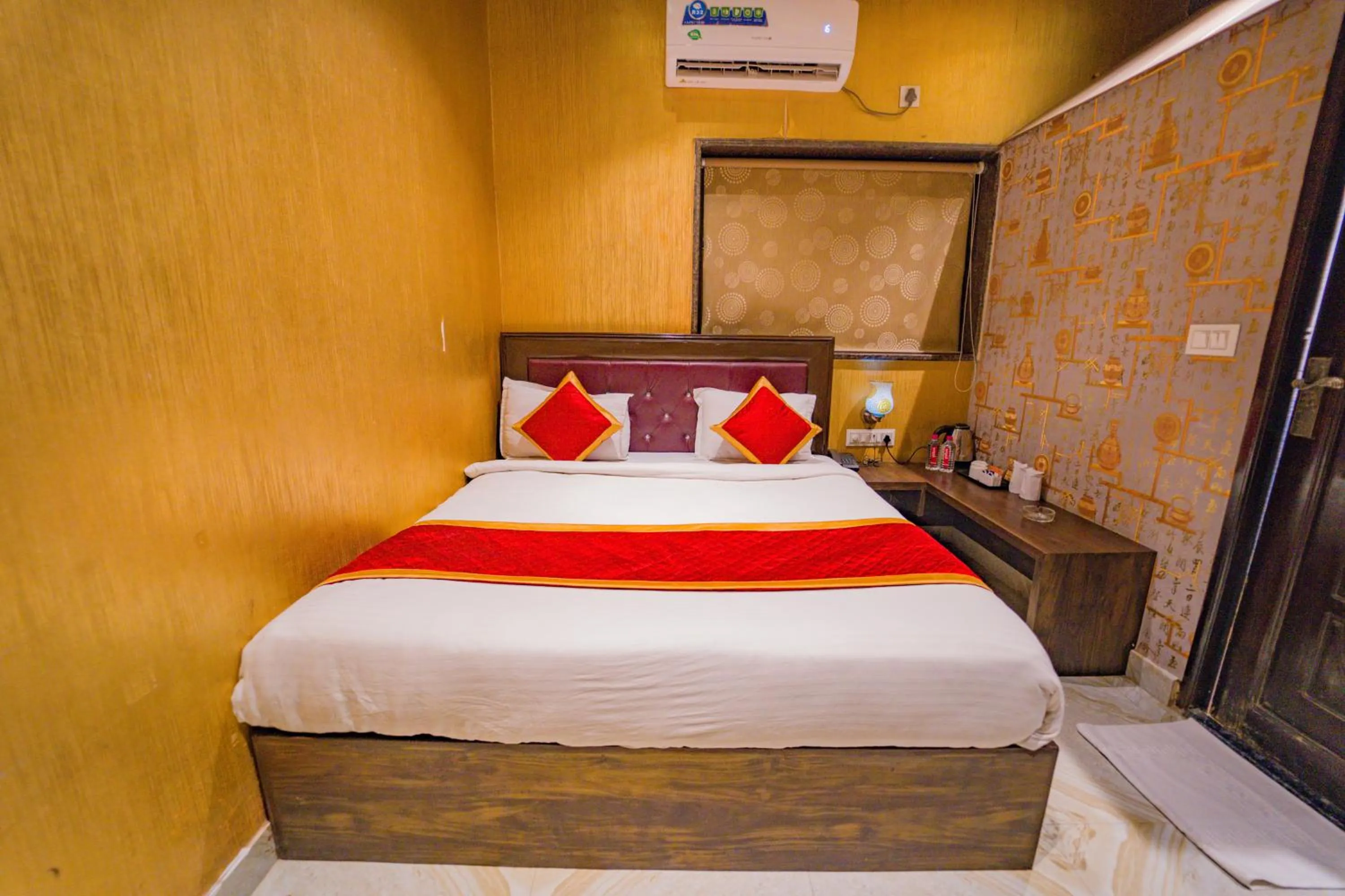 Bed in Shiv Rudraksh Resort, Near Assi Ghat