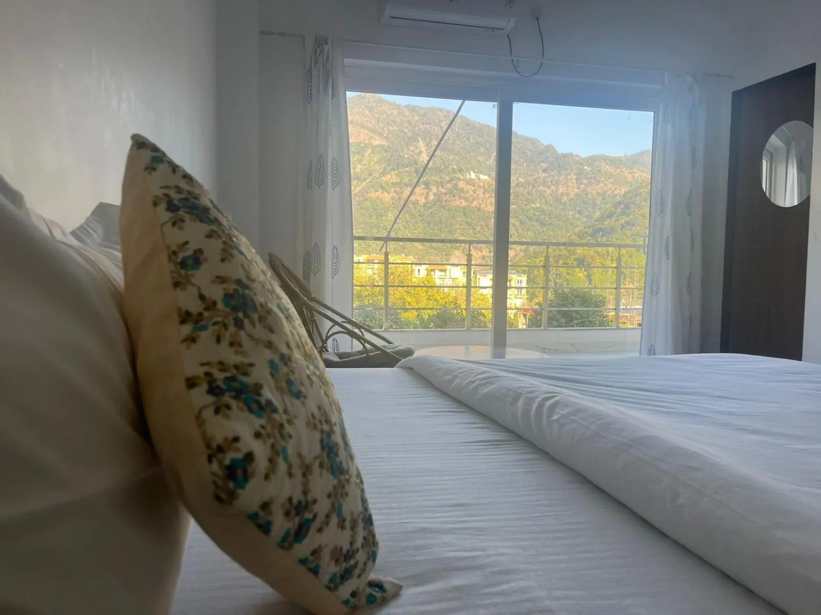 Bedroom, Bed in Hotel Gangetic Yoga Getaway