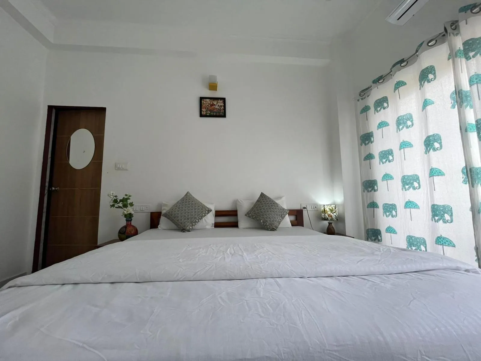 Bedroom, Bed in Hotel Gangetic Yoga Getaway