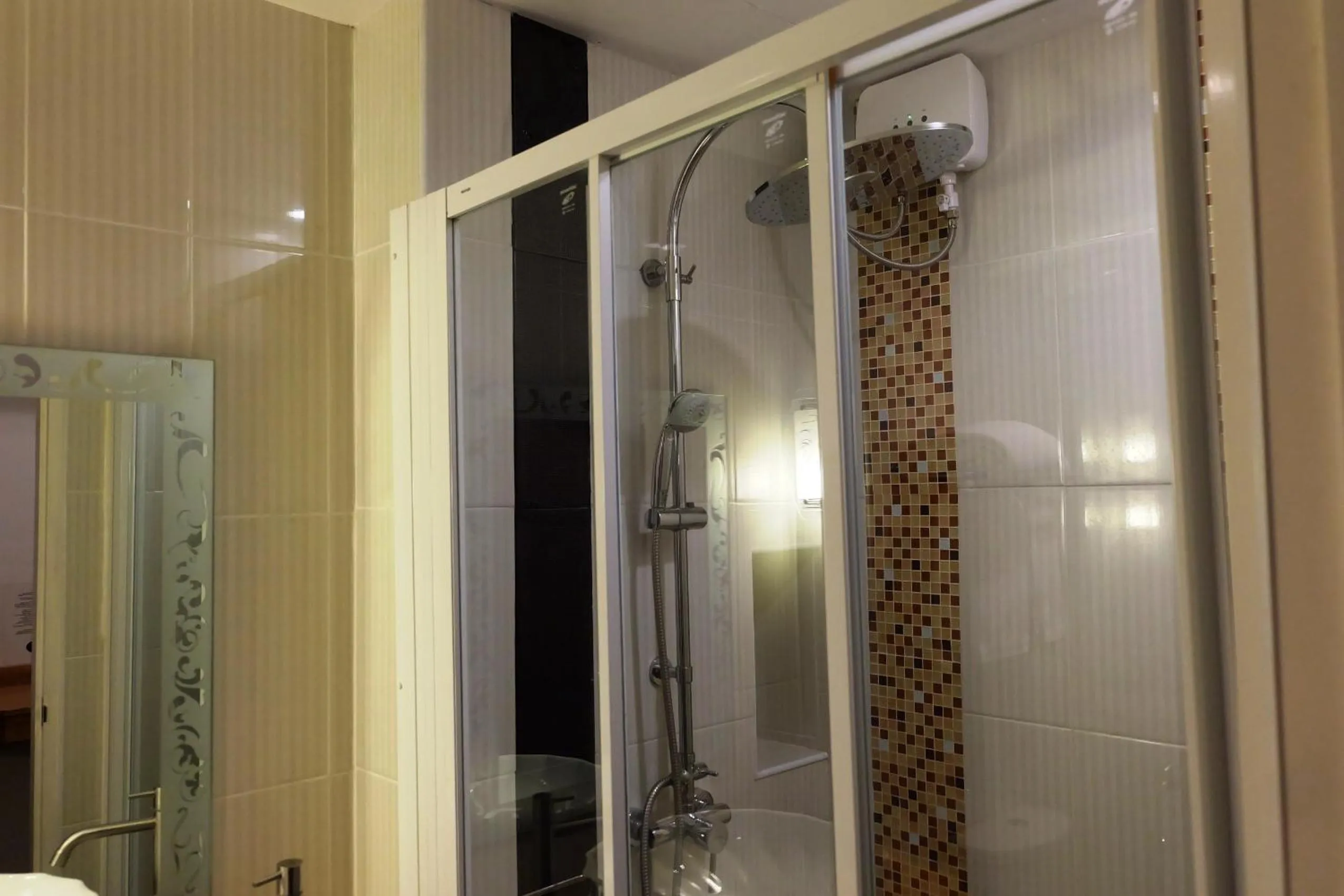 Bathroom in Cozy At 9 Hotel And Kitchen