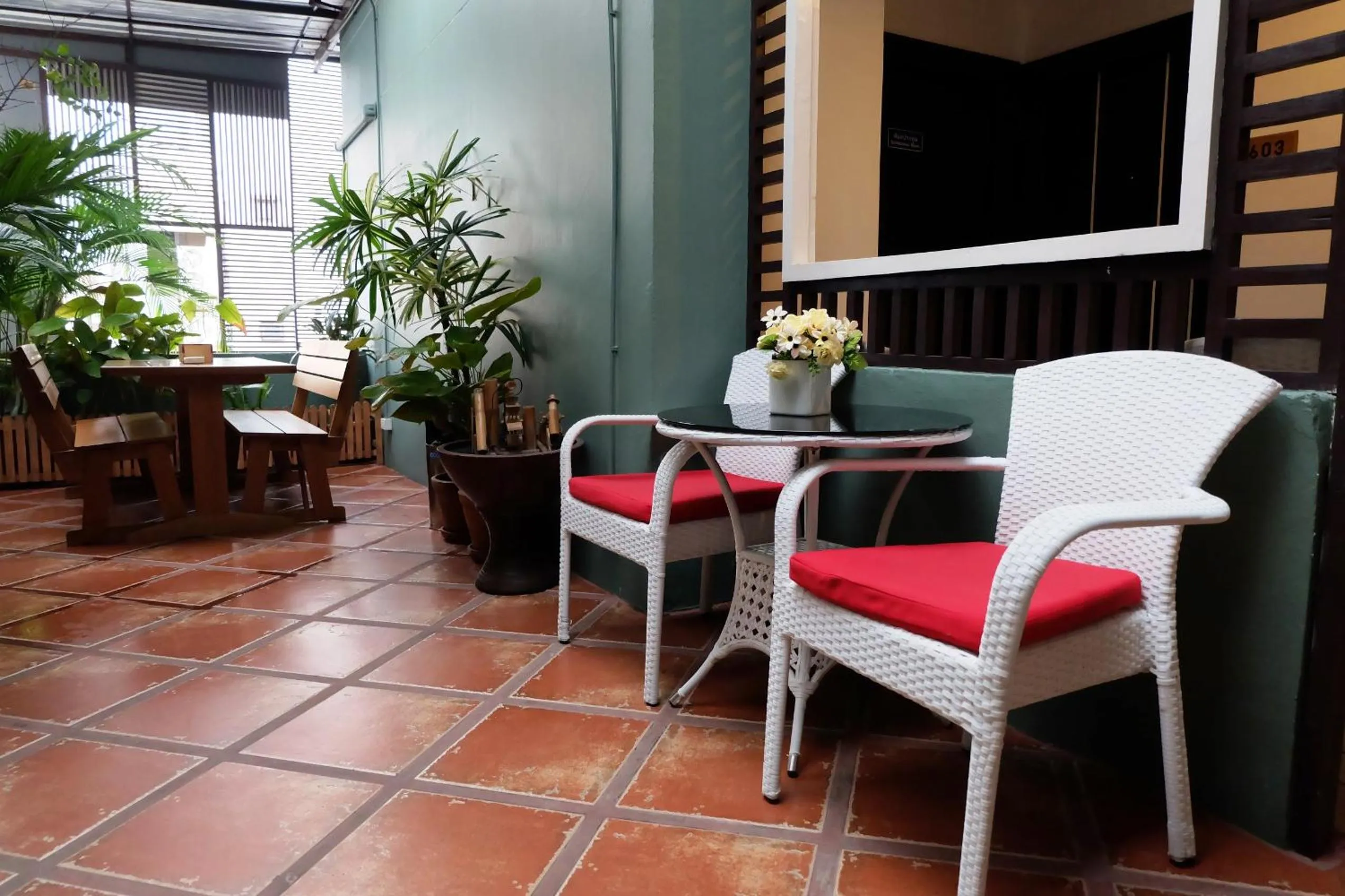 Seating Area in Cozy At 9 Hotel And Kitchen