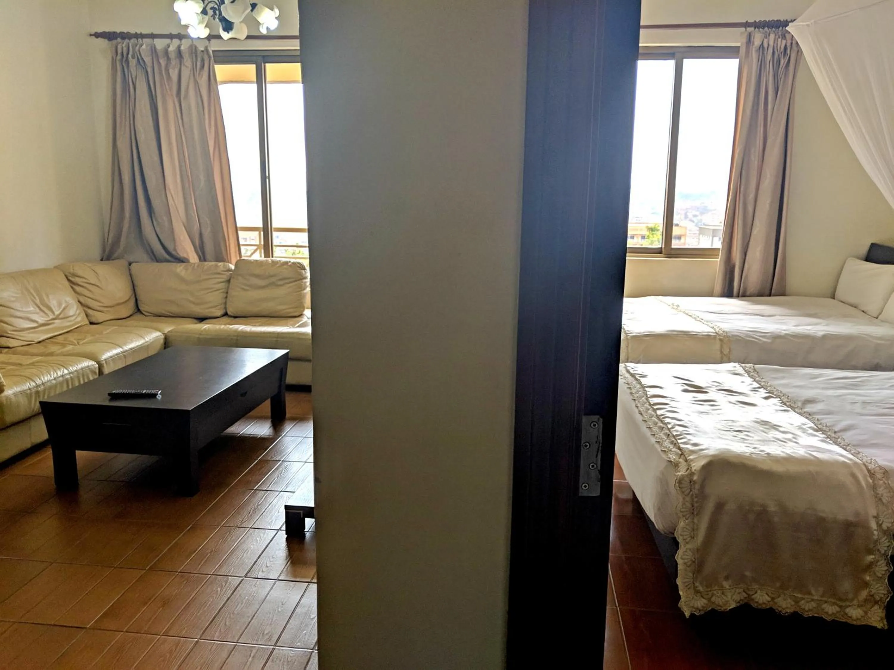 TV and multimedia, Bed in Prestige Hotel Suites