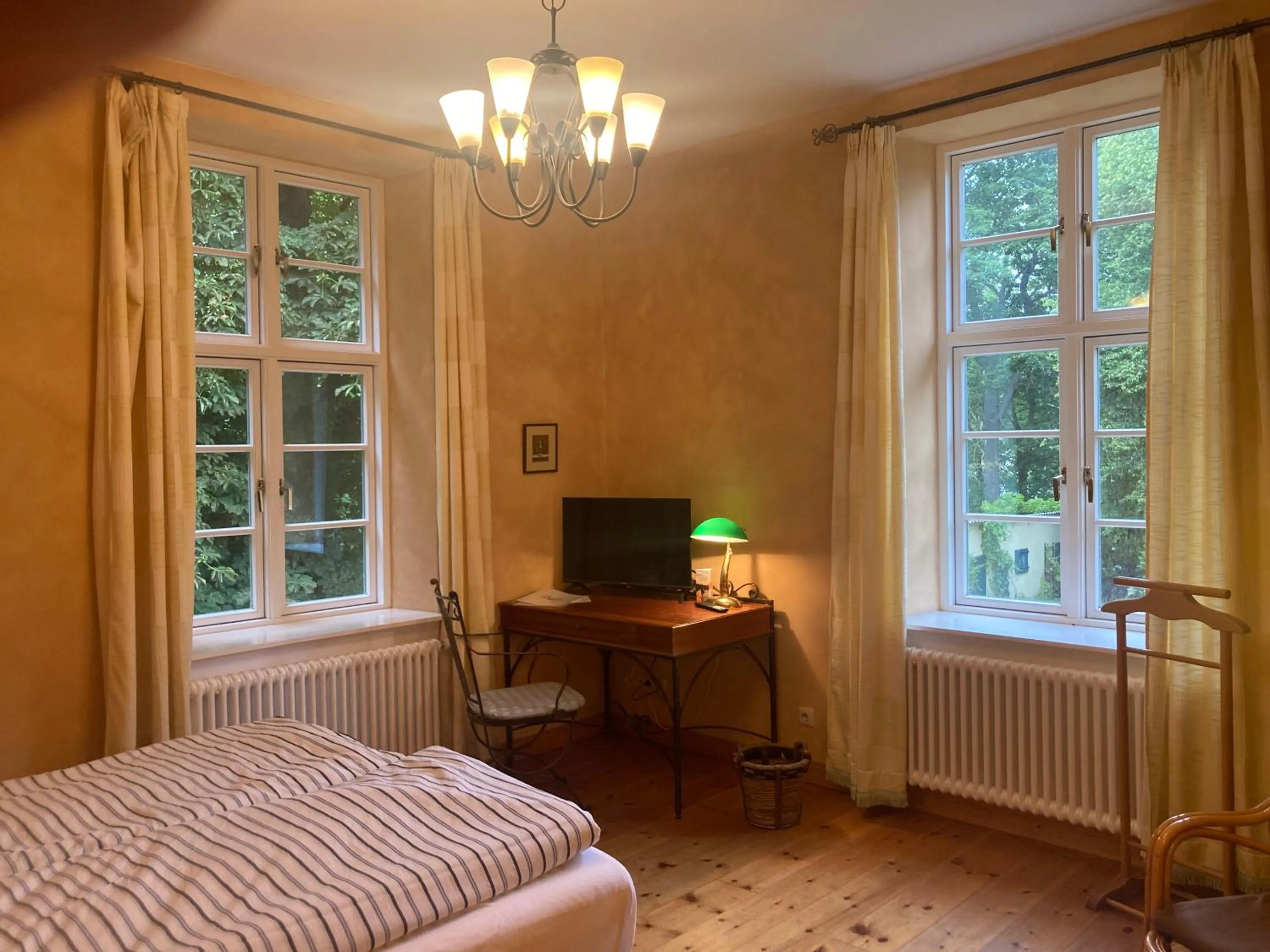 Photo of the whole room, Bed in Landhaus Schloss Kölzow