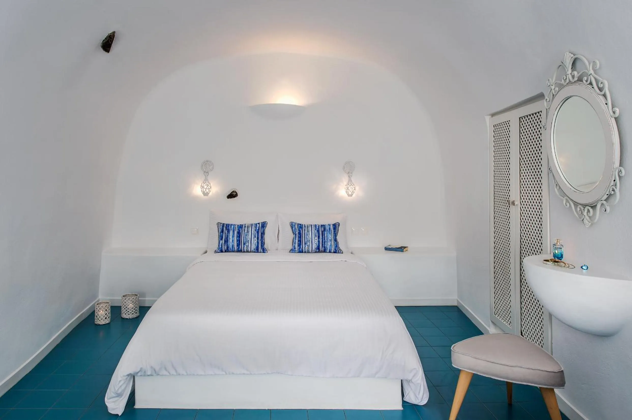 Bedroom, Bed in Villa Irini Fira - Adults Only