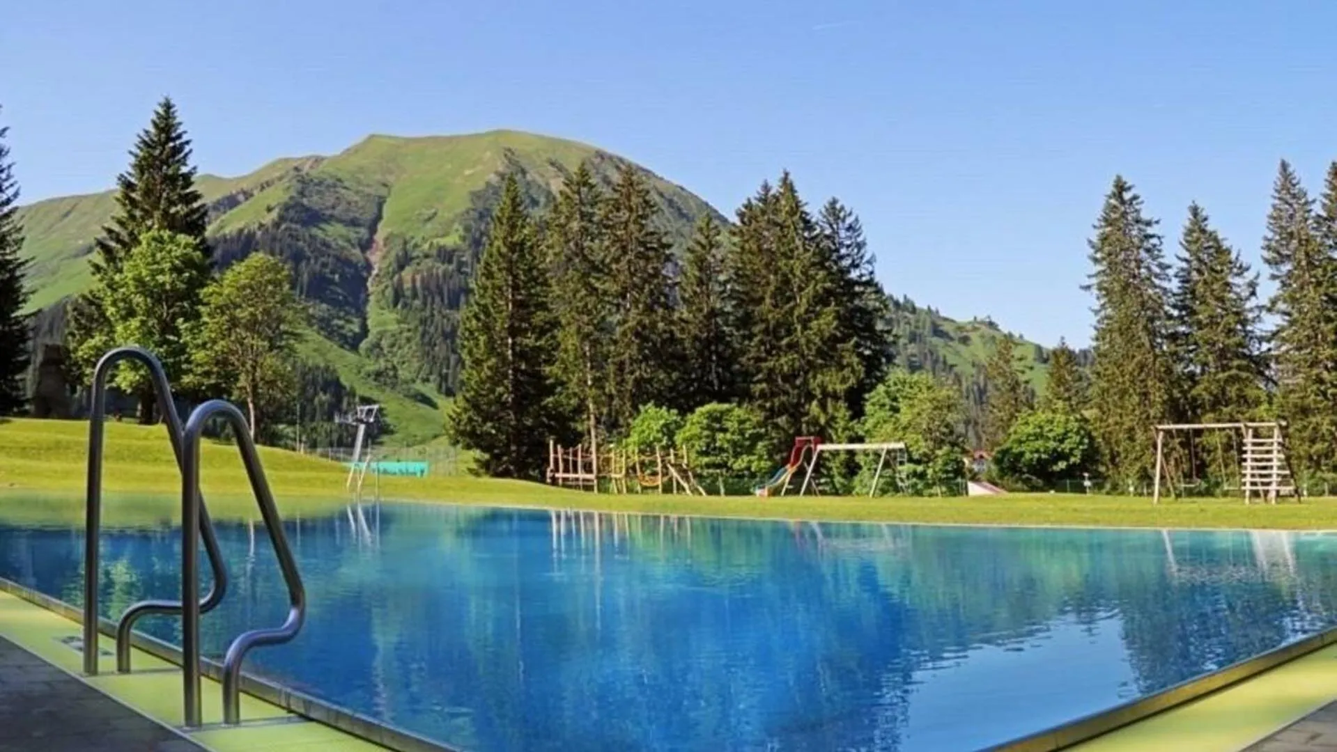 Swimming pool in Haus Tauern Am See