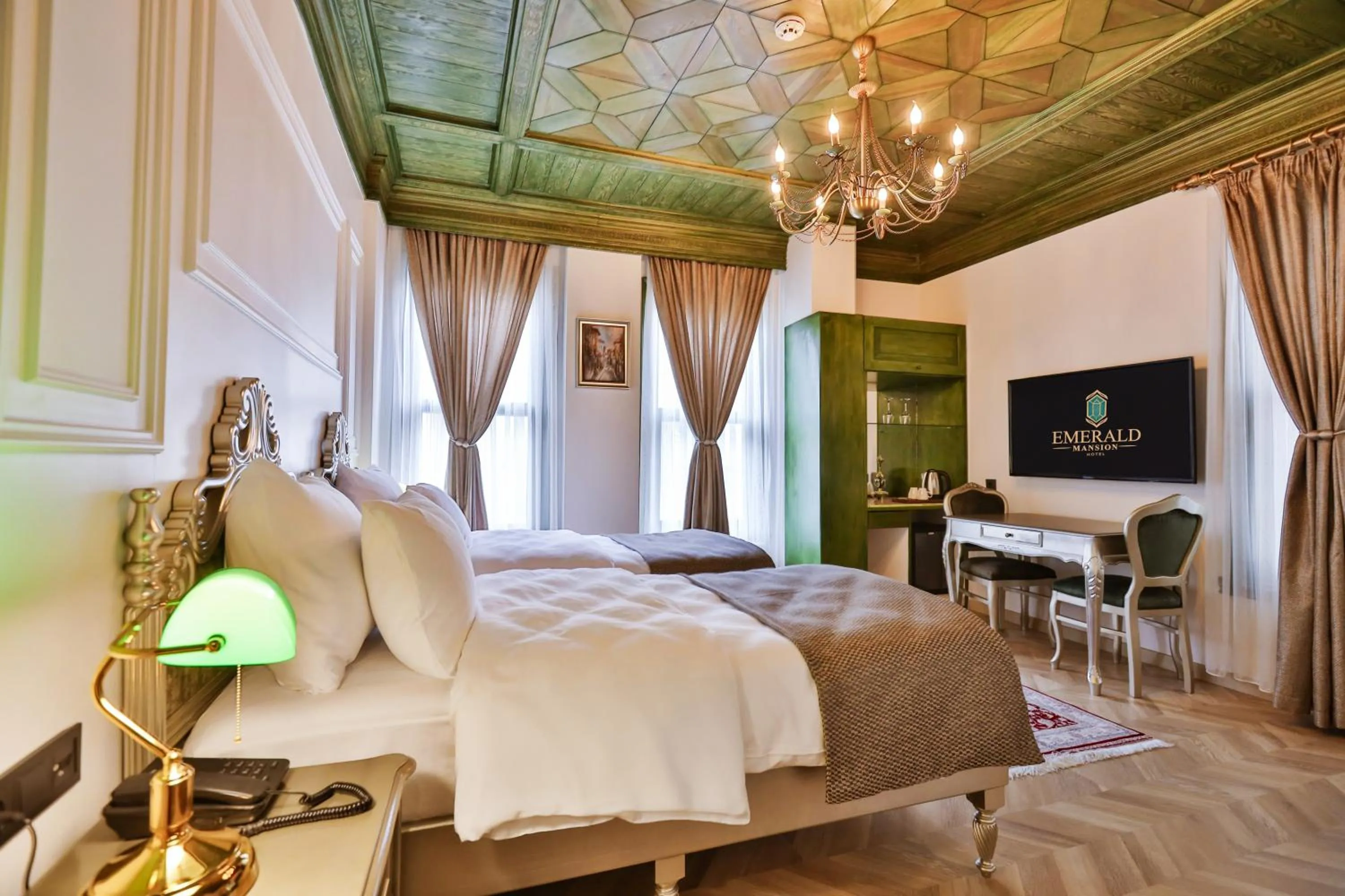 Bed in Emerald Mansion Hotel