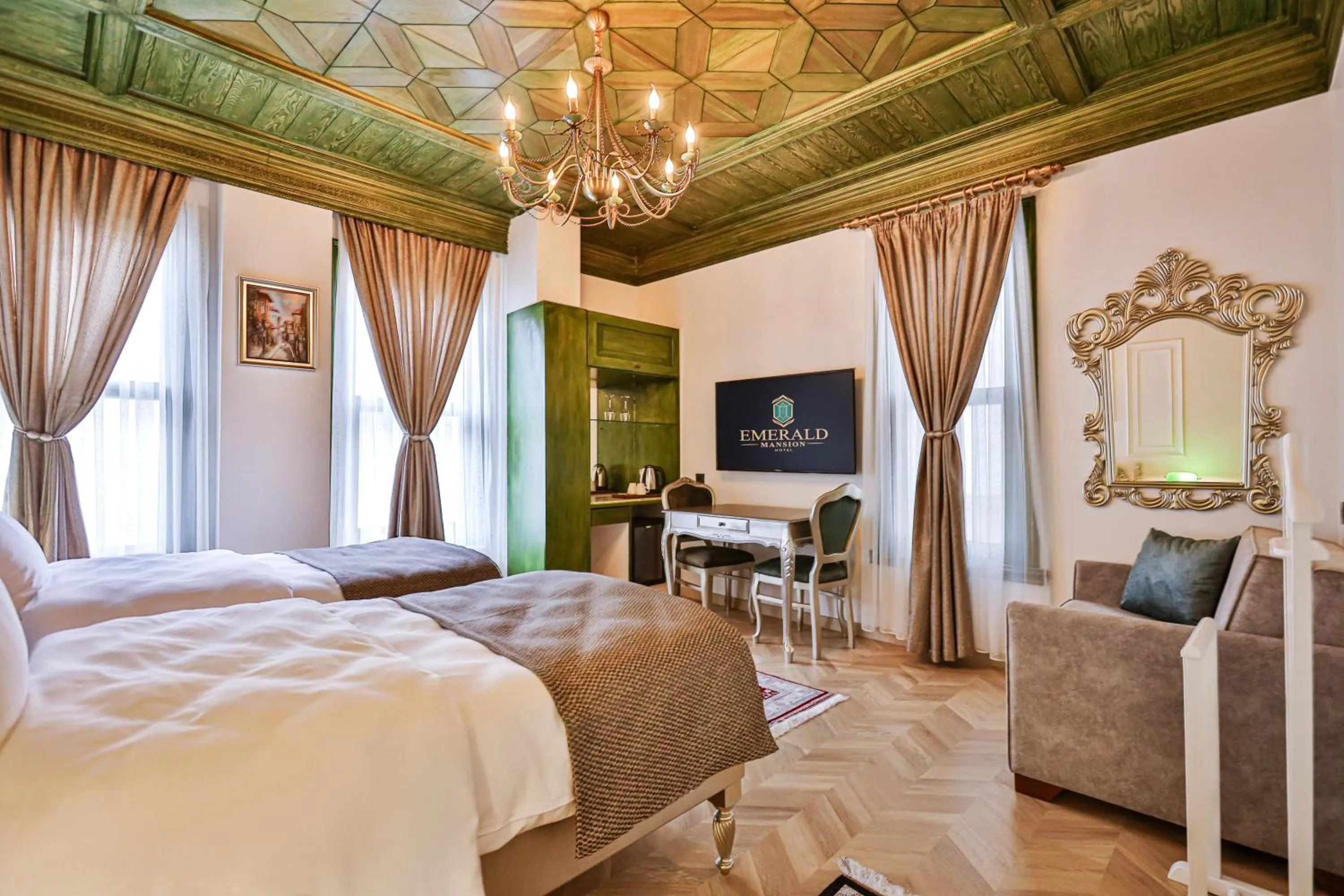 Bed in Emerald Mansion Hotel