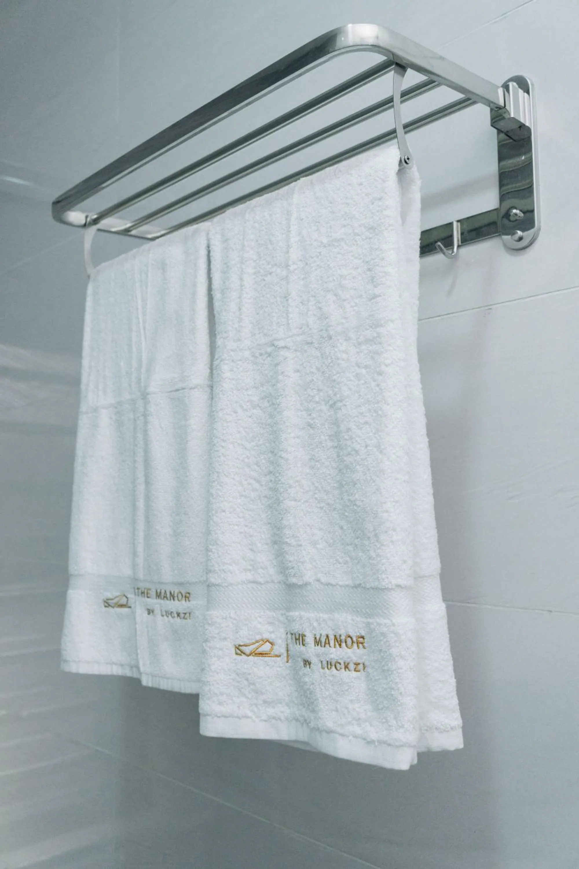 towels in The Manor Hotel by Luckzi