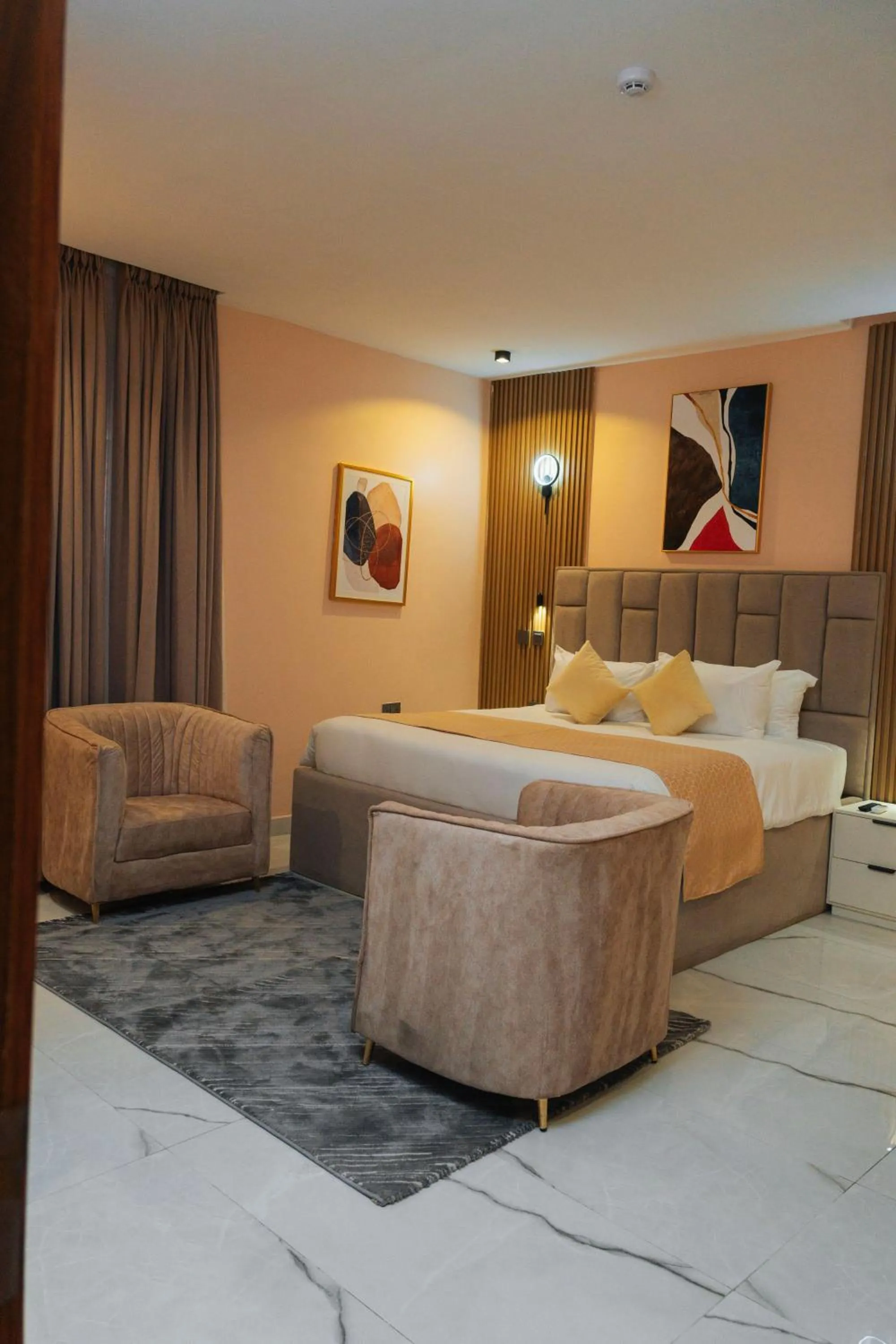 Bed in The Manor Hotel by Luckzi