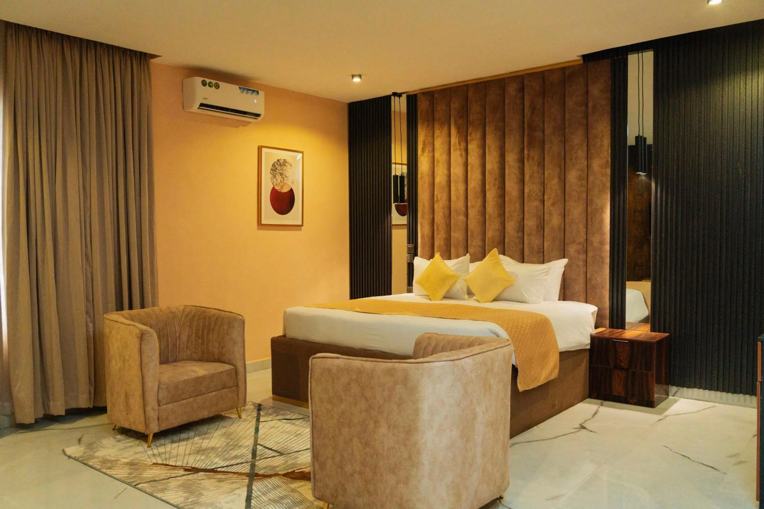 Bed in The Manor Hotel by Luckzi