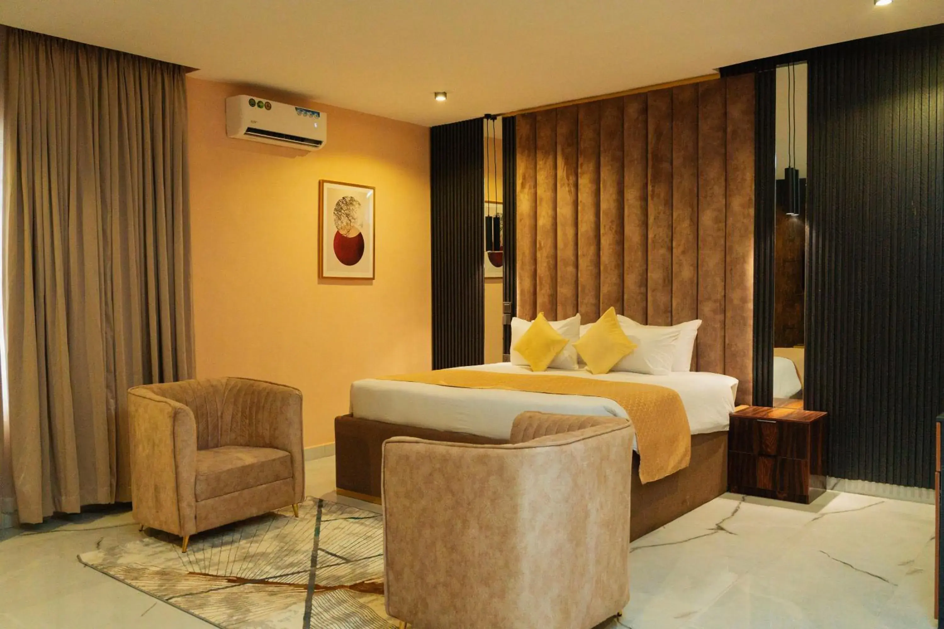 Executive Suite in The Manor Hotel by Luckzi Executive Suite in The Manor Hotel by Luckzi
