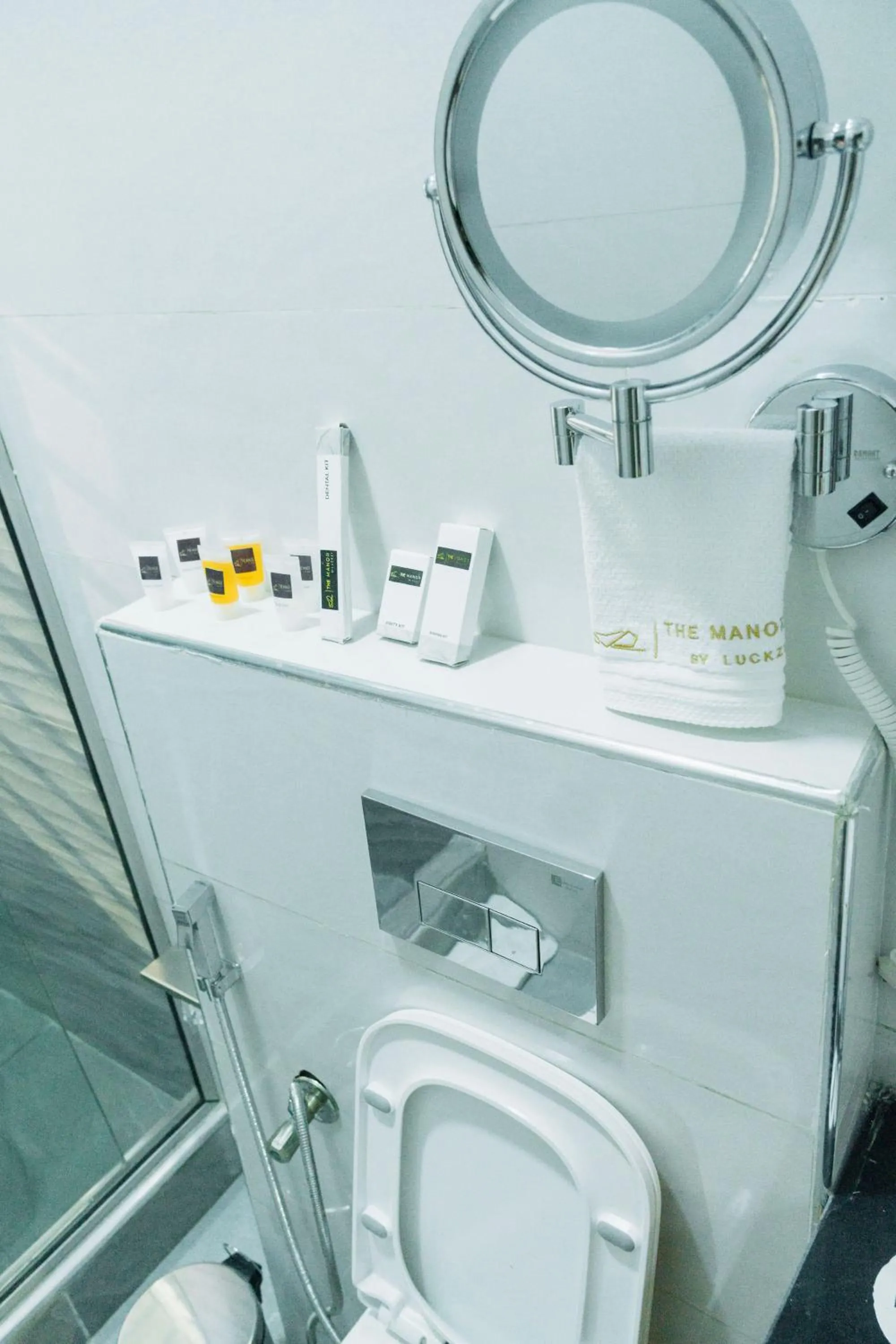Bathroom in The Manor Hotel by Luckzi