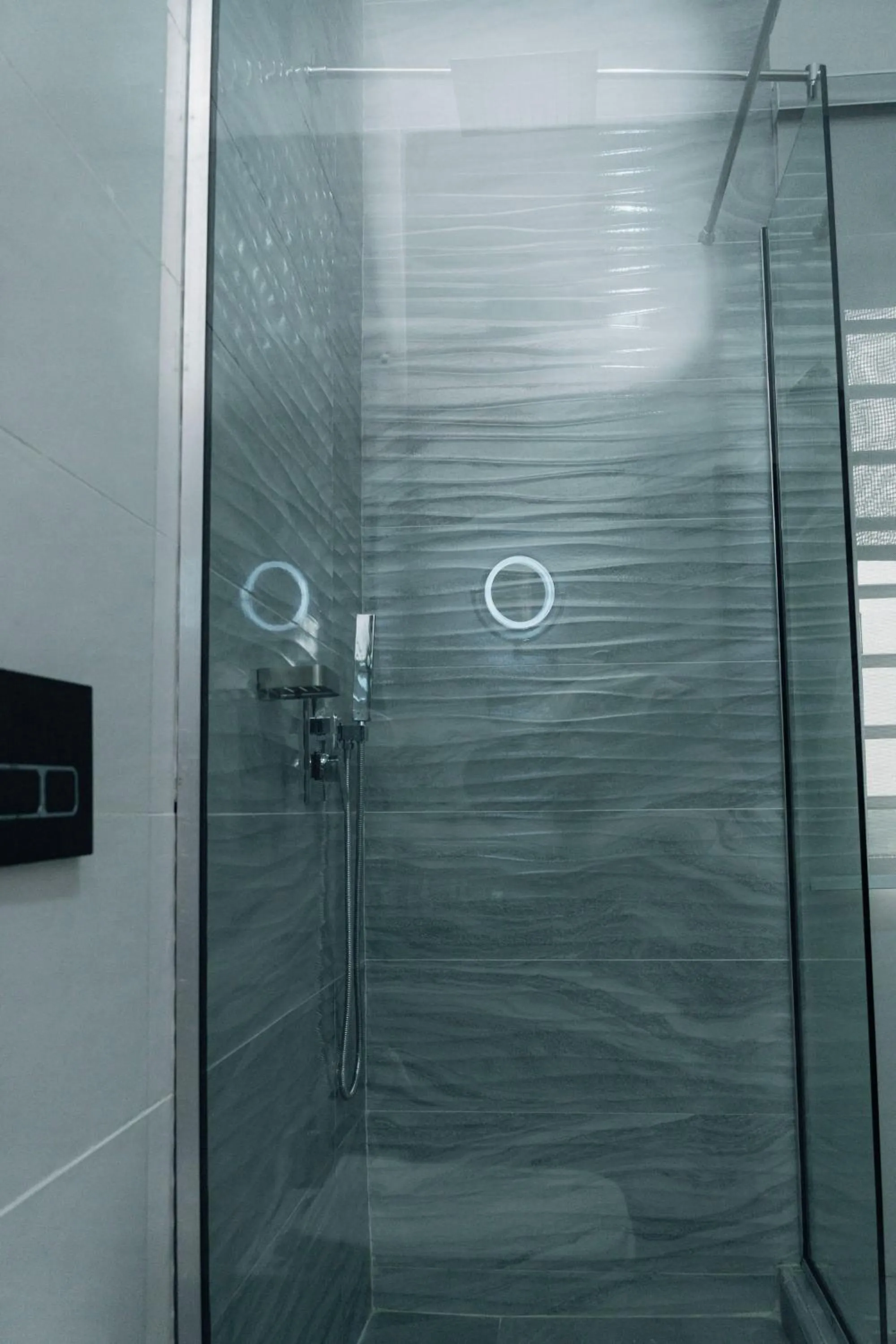 Shower in The Manor Hotel by Luckzi