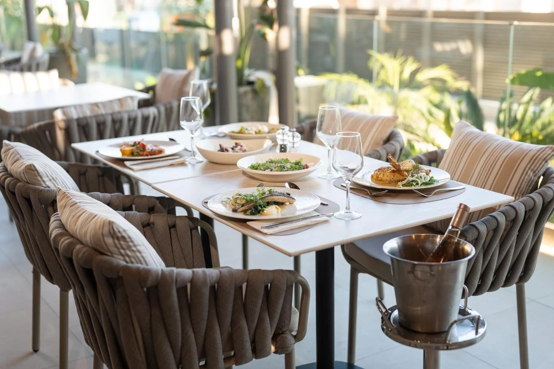 Restaurant/places to eat in Alizo Comfort Chic Stay Rhodes - Adults Only