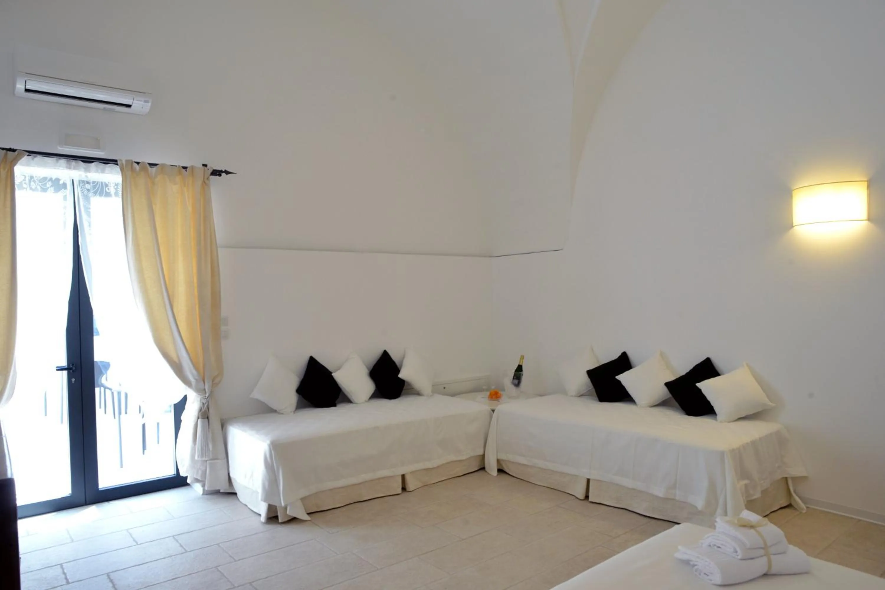 Seating area, Bed in Masseria Palane