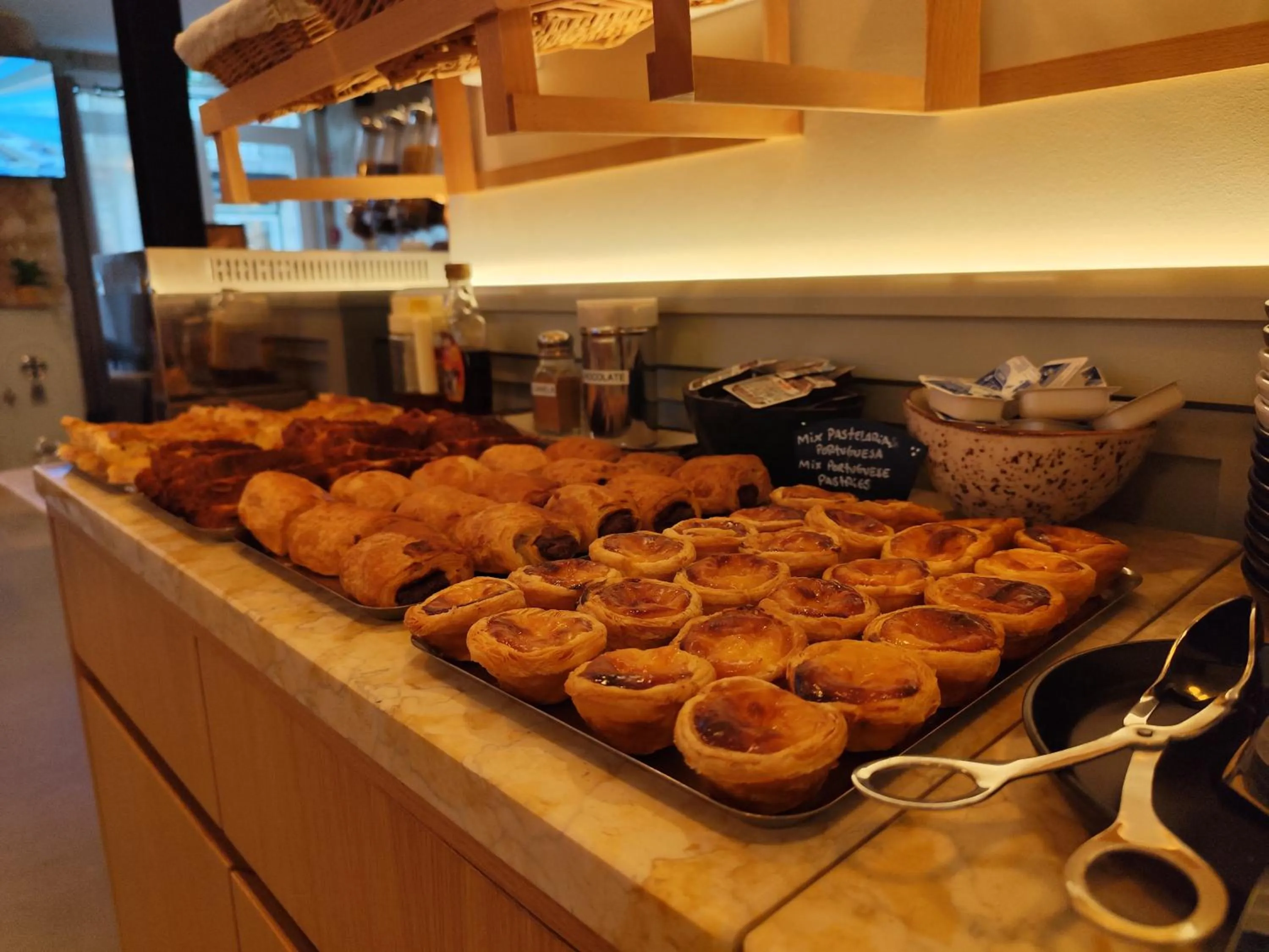 Breakfast in Bacalhoeiros 125 Hotel