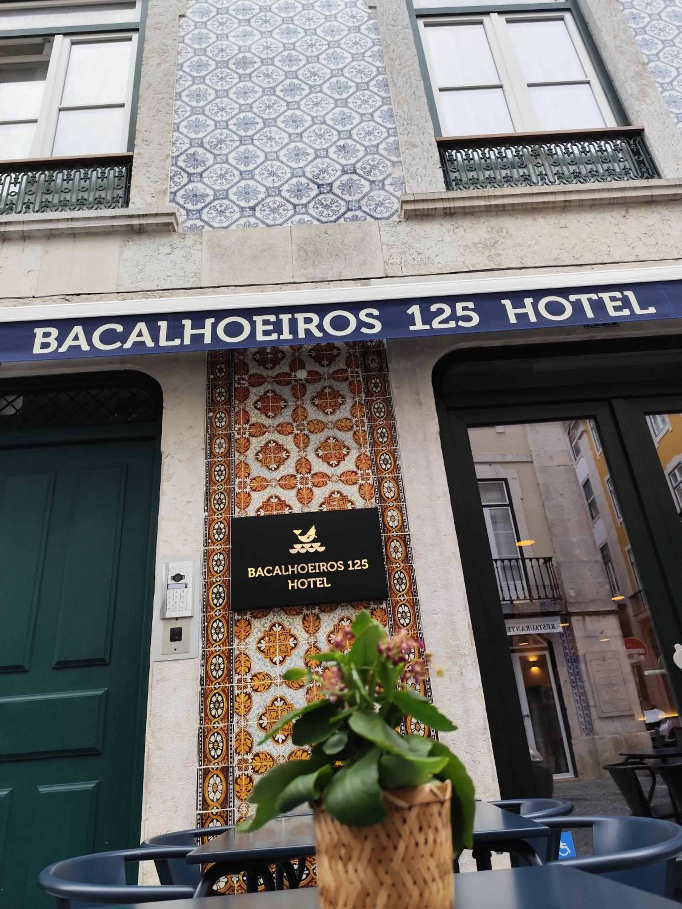 Bacalhoeiros 125 Hotel