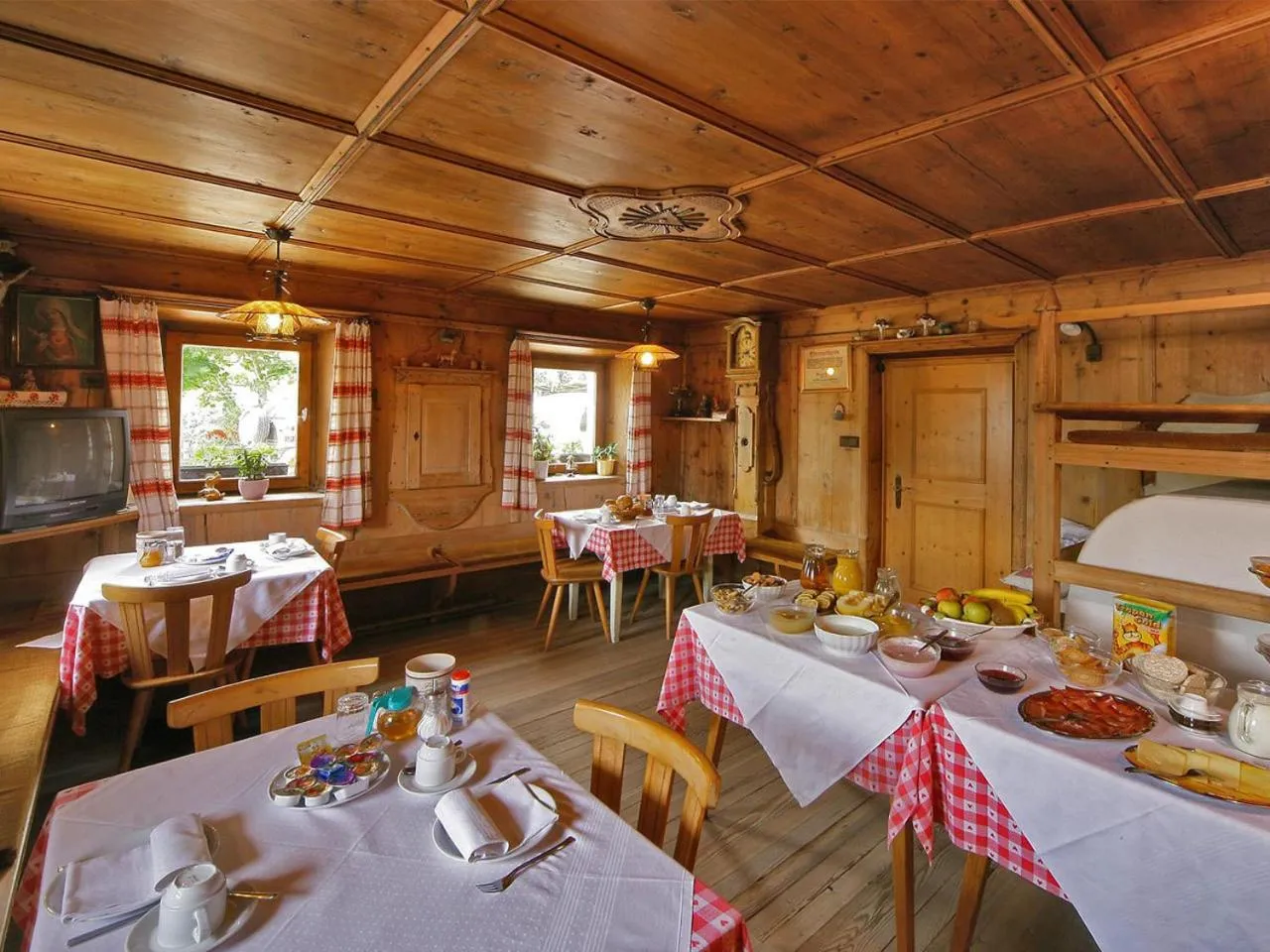 Dining area in Pension Aichner