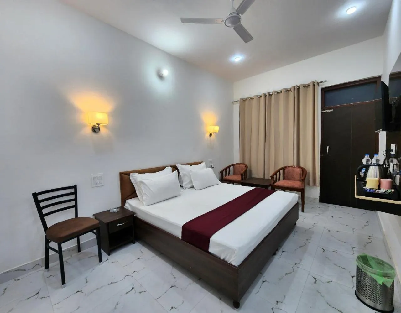 Photo of the whole room in Dorjee House Bir