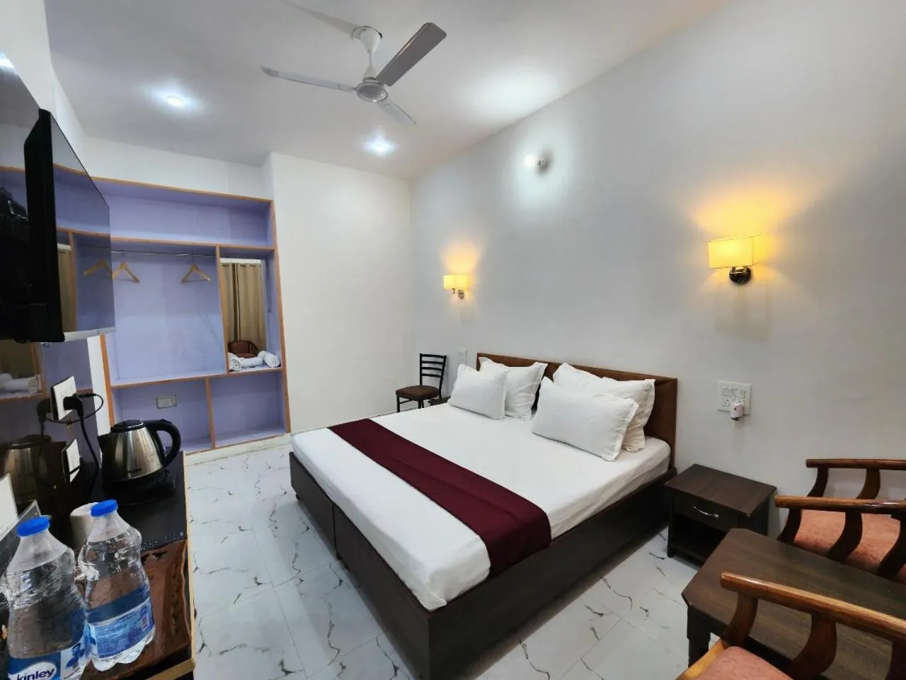 Photo of the whole room in Dorjee House Bir