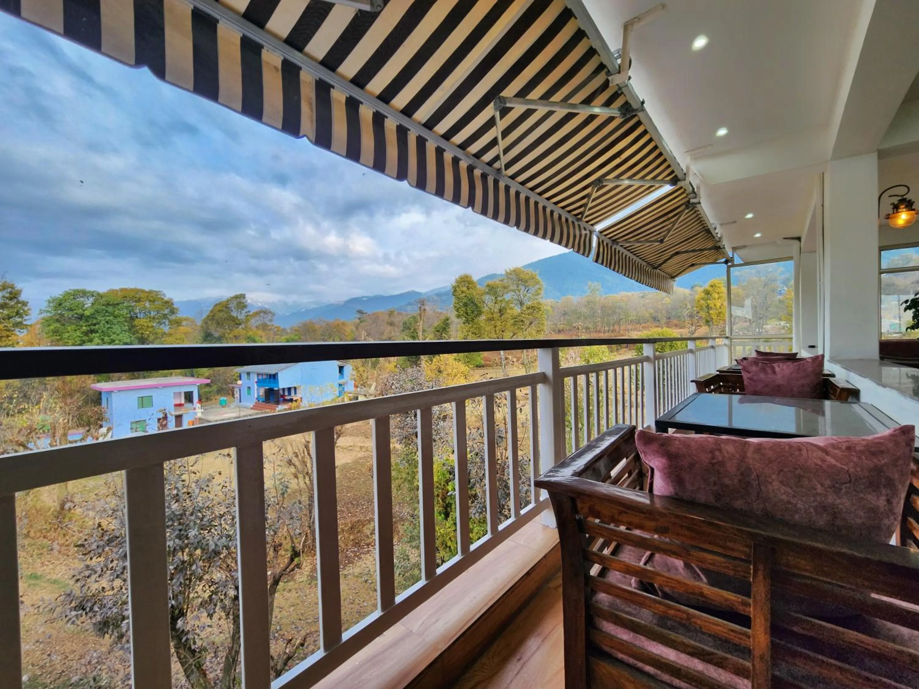 Day in Dorjee House Bir