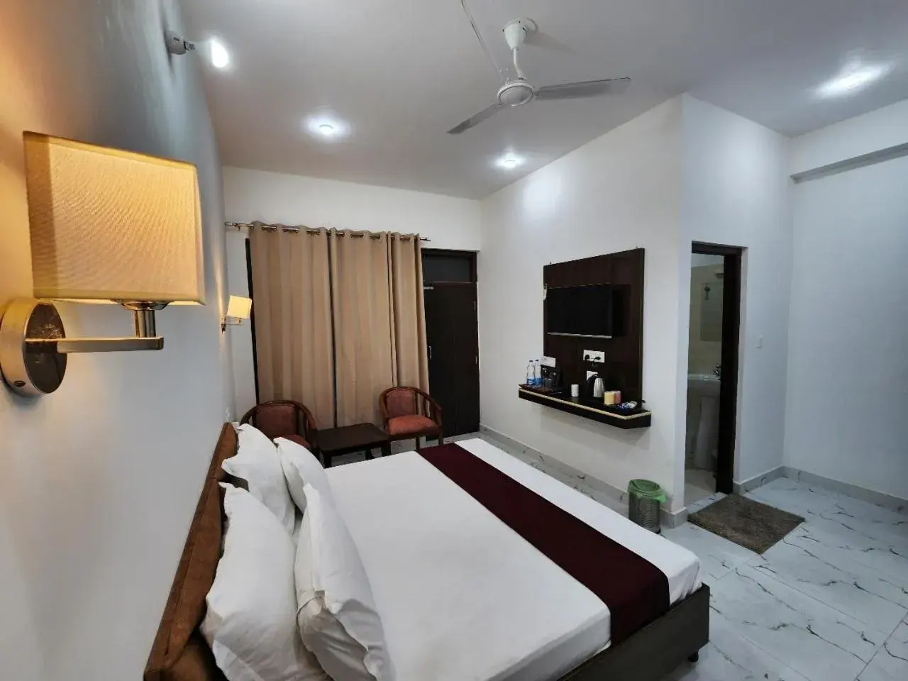 Deluxe Double Room with Balcony in Dorjee House Bir Deluxe Double Room with Balcony in Dorjee House Bir