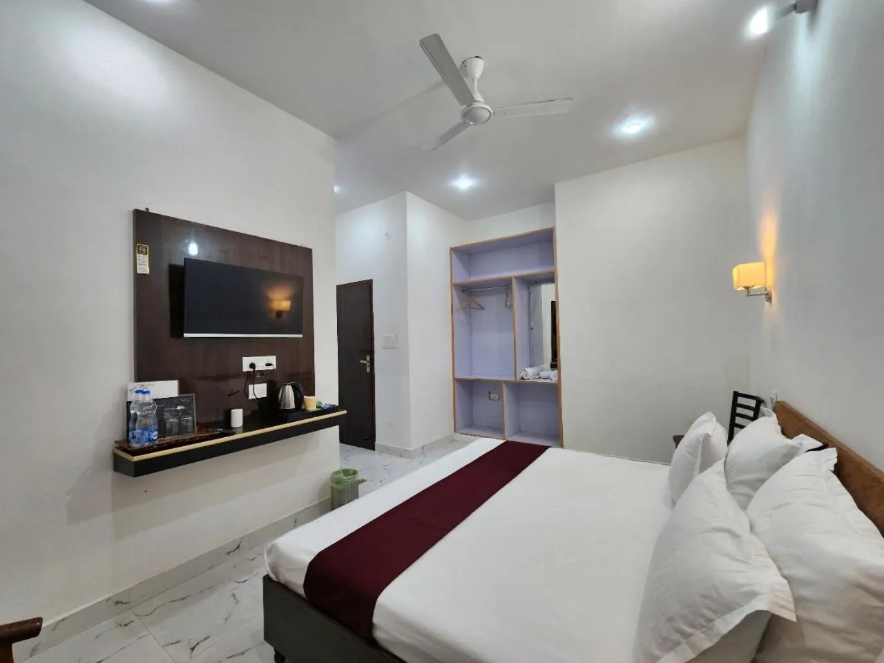 Photo of the whole room in Dorjee House Bir